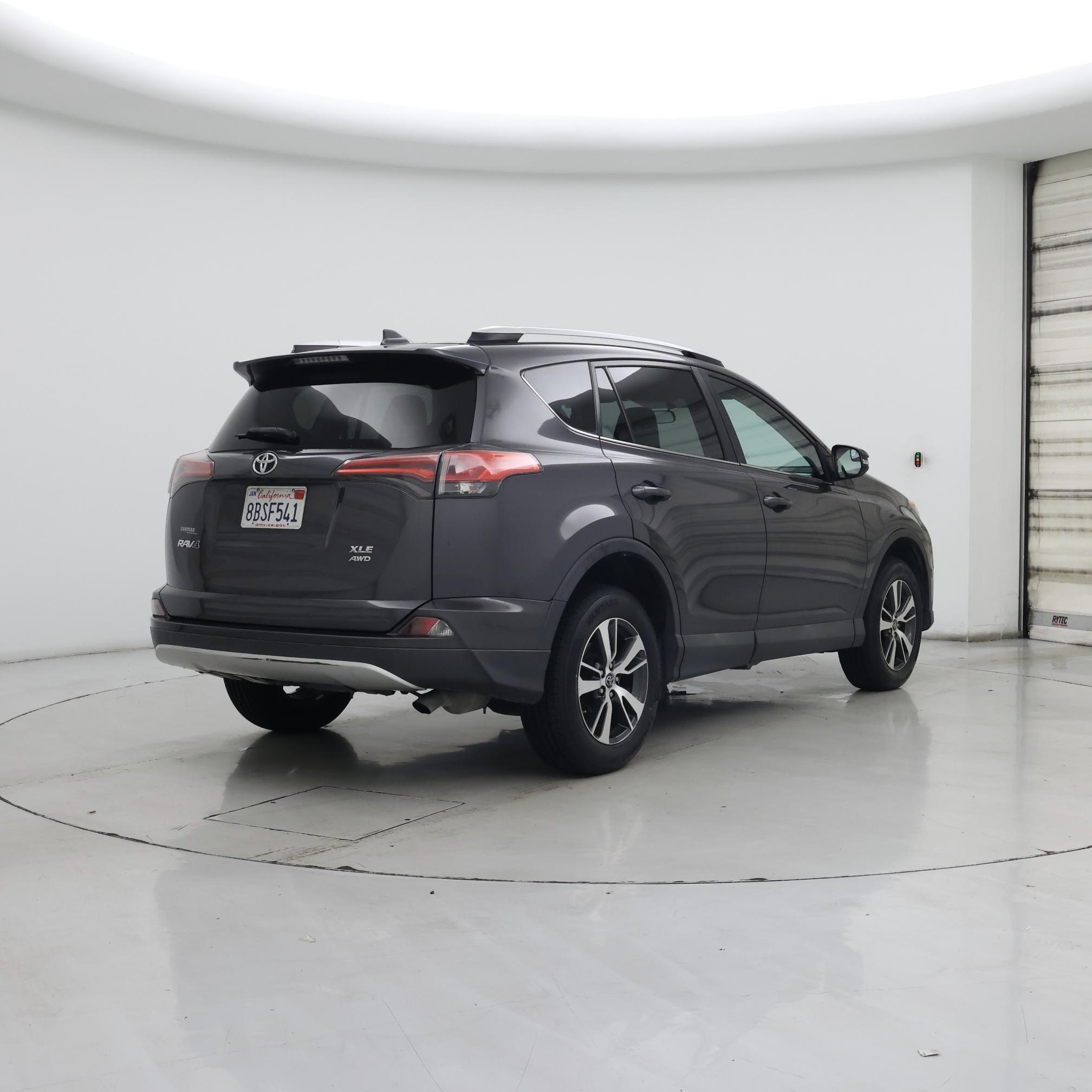 Thumbnail: 2016 Toyota RAV4 - 8