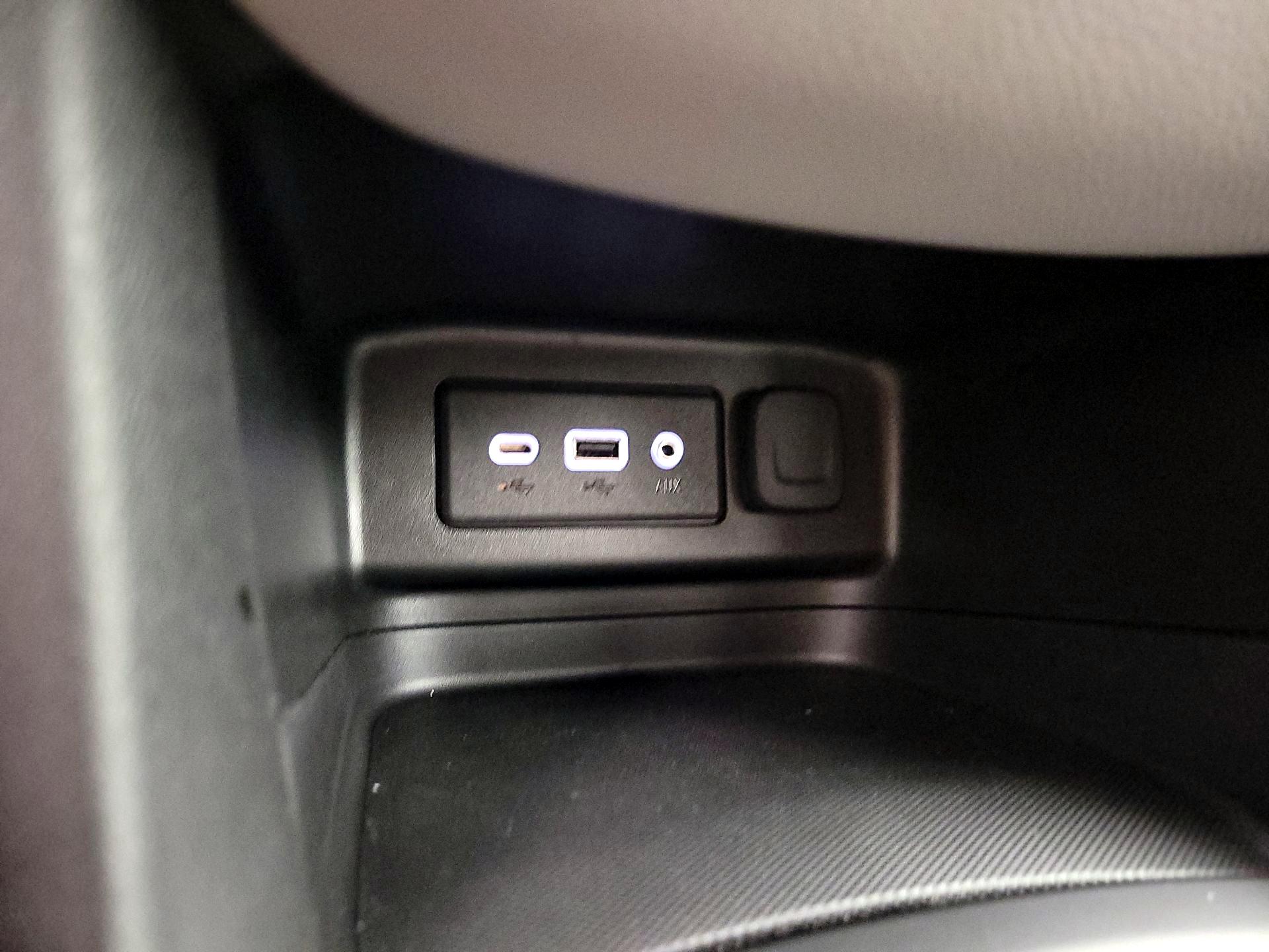 Thumbnail: 2020 Chevrolet Equinox - 18