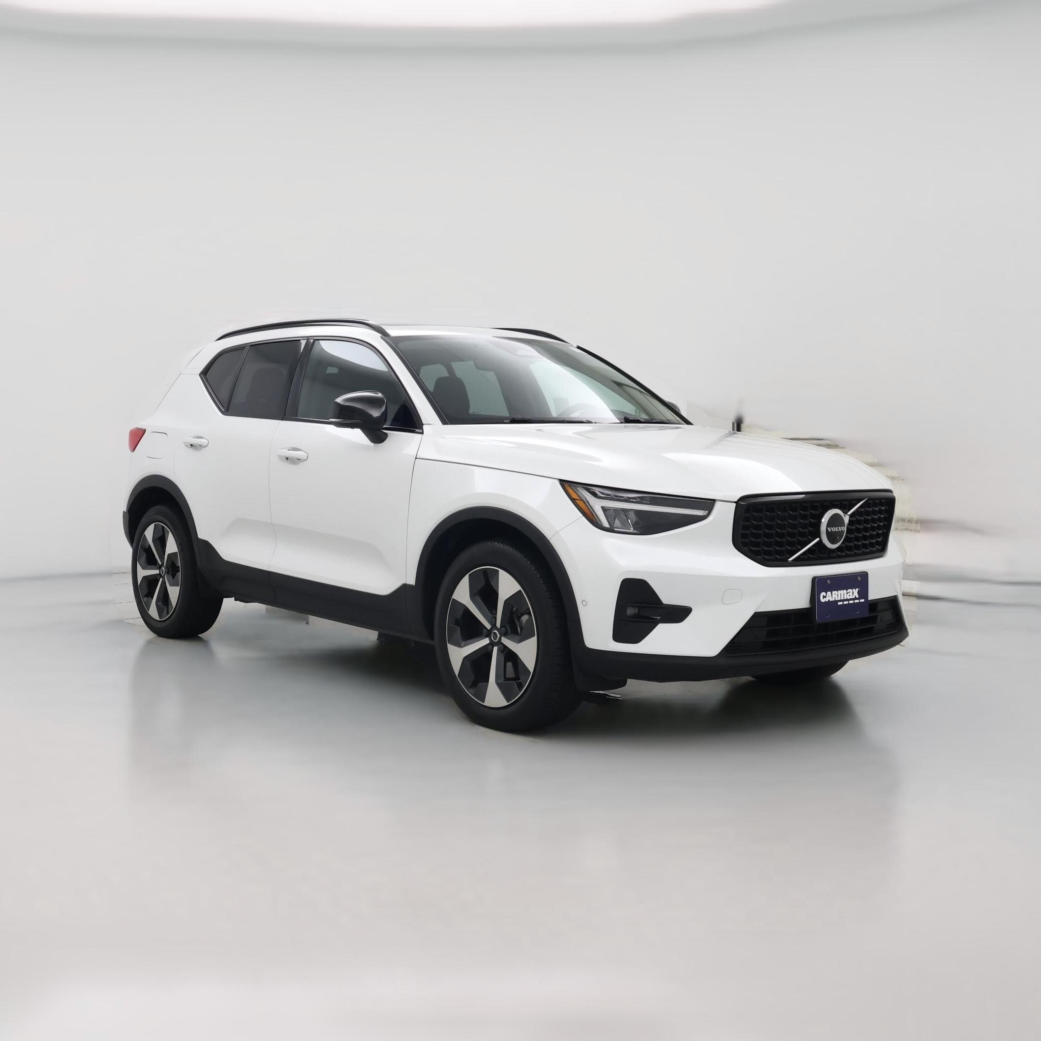 Thumbnail: 2023 Volvo XC40 - 1