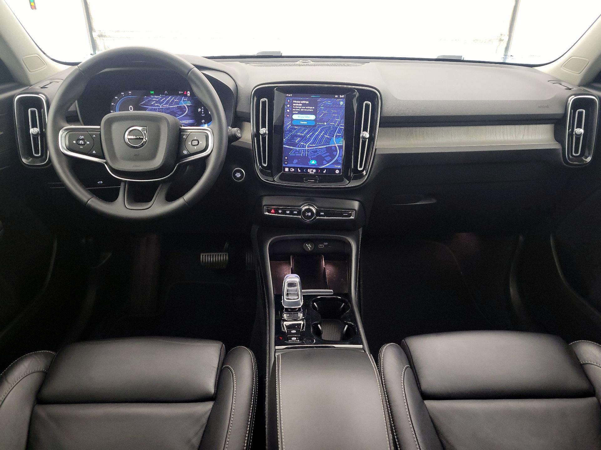 Thumbnail: 2023 Volvo XC40 - 9