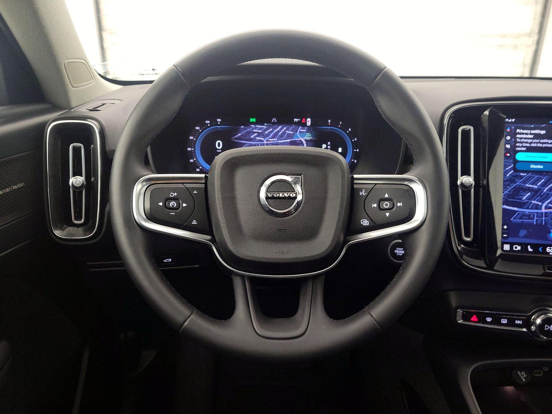 Thumbnail: 2023 Volvo XC40 - 10