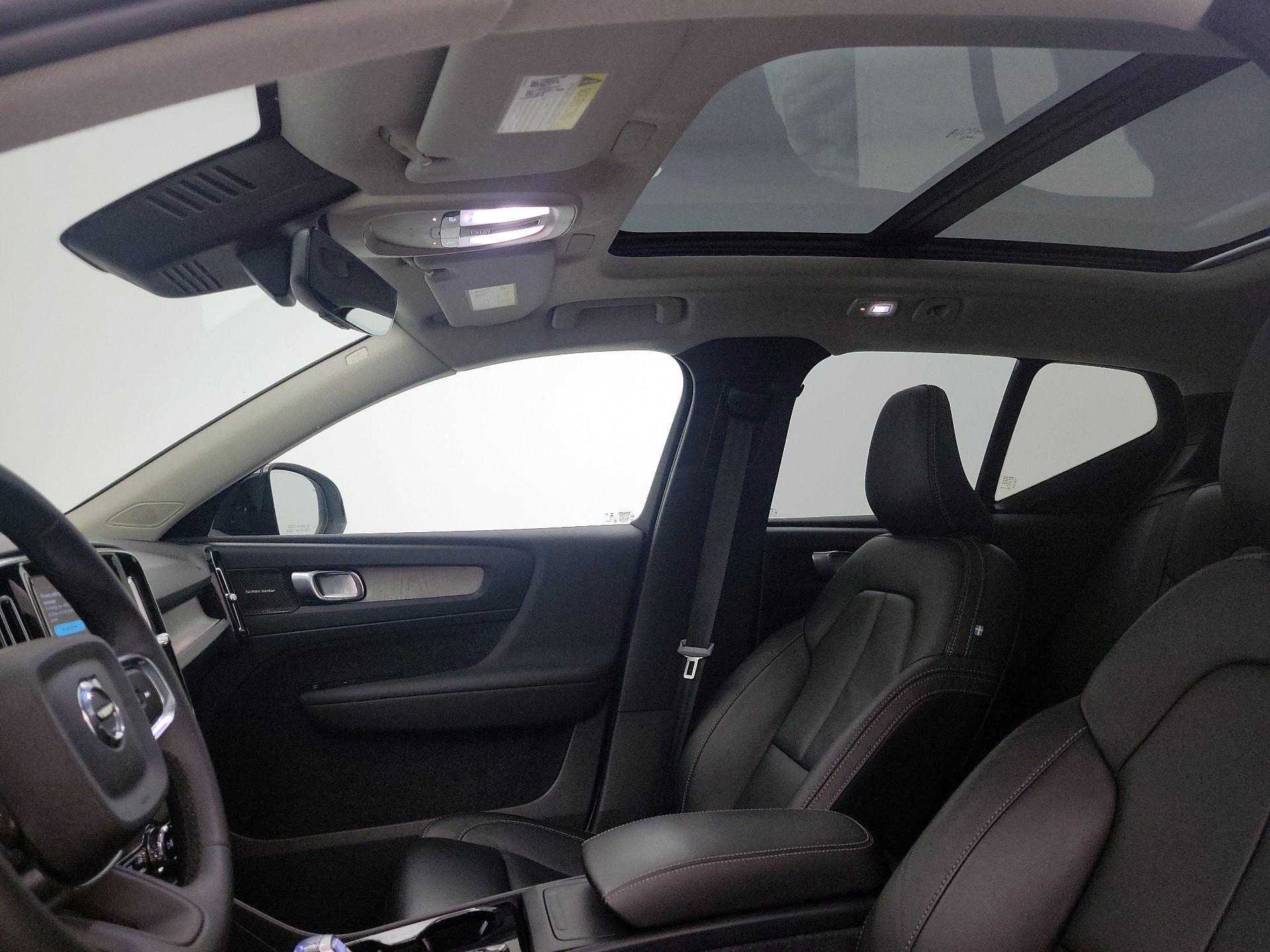 Thumbnail: 2023 Volvo XC40 - 20