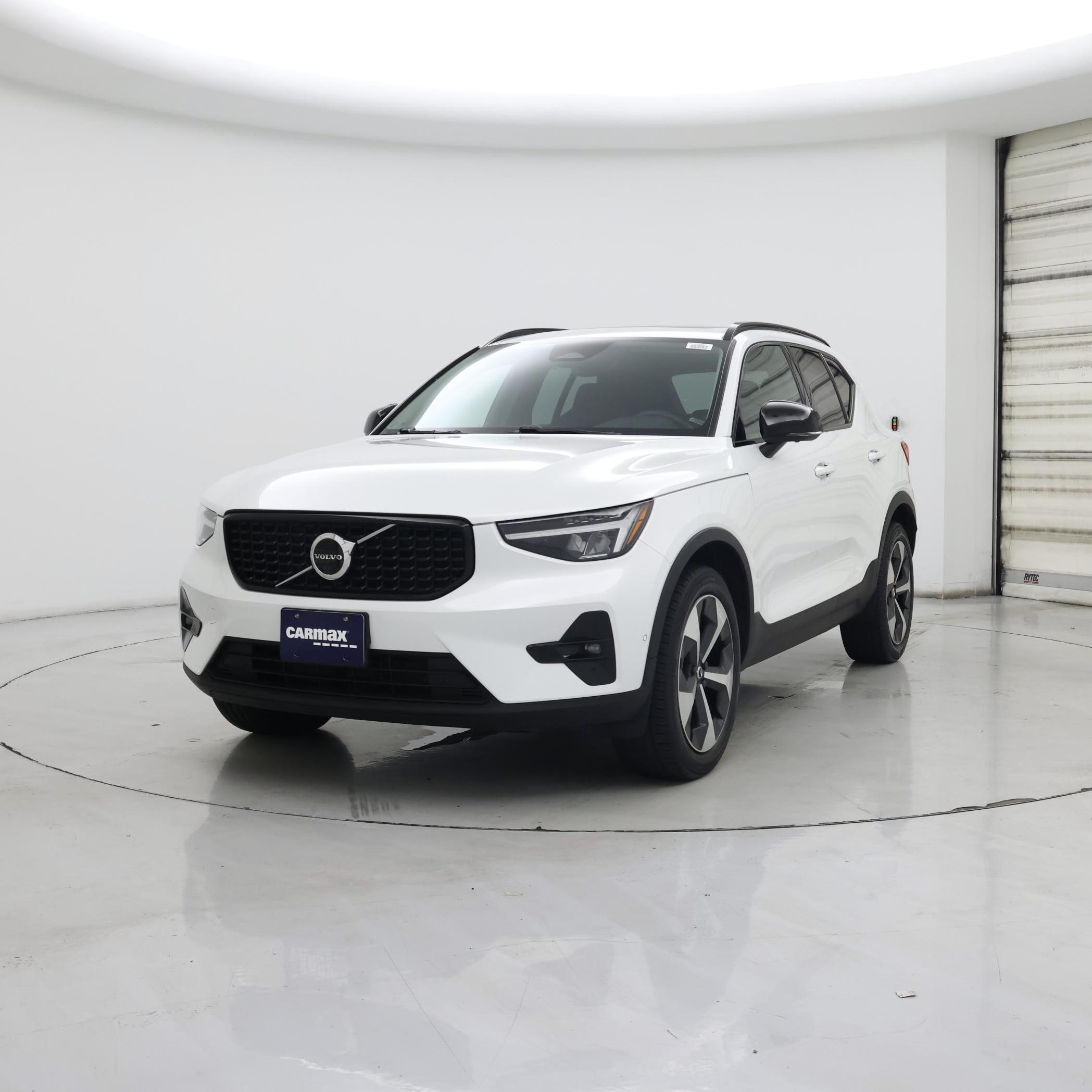 Thumbnail: 2023 Volvo XC40 - 4