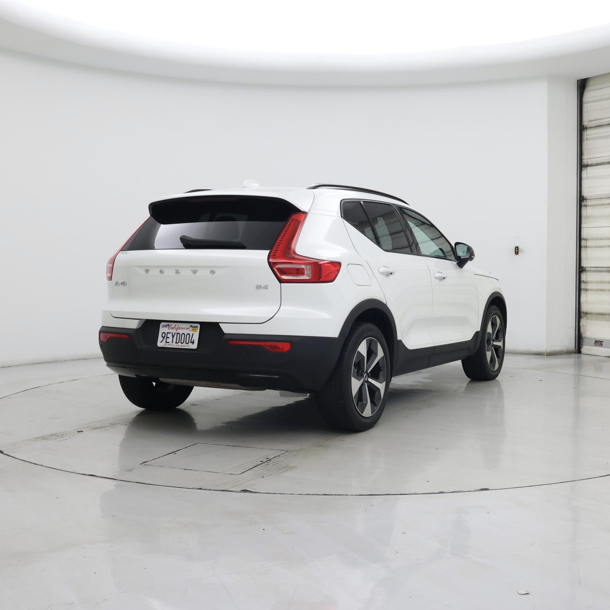Thumbnail: 2023 Volvo XC40 - 8