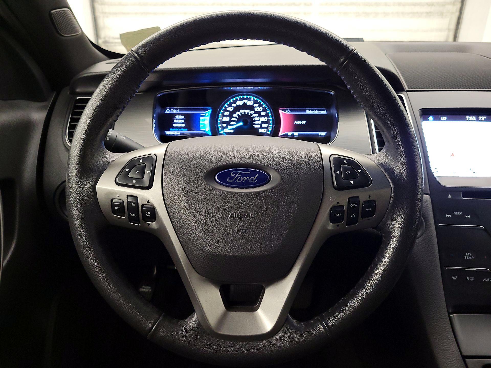 Thumbnail: 2016 Ford Taurus - 10