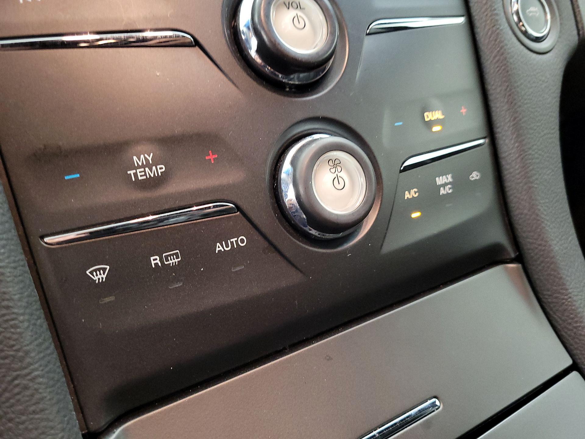 Thumbnail: 2016 Ford Taurus - 16