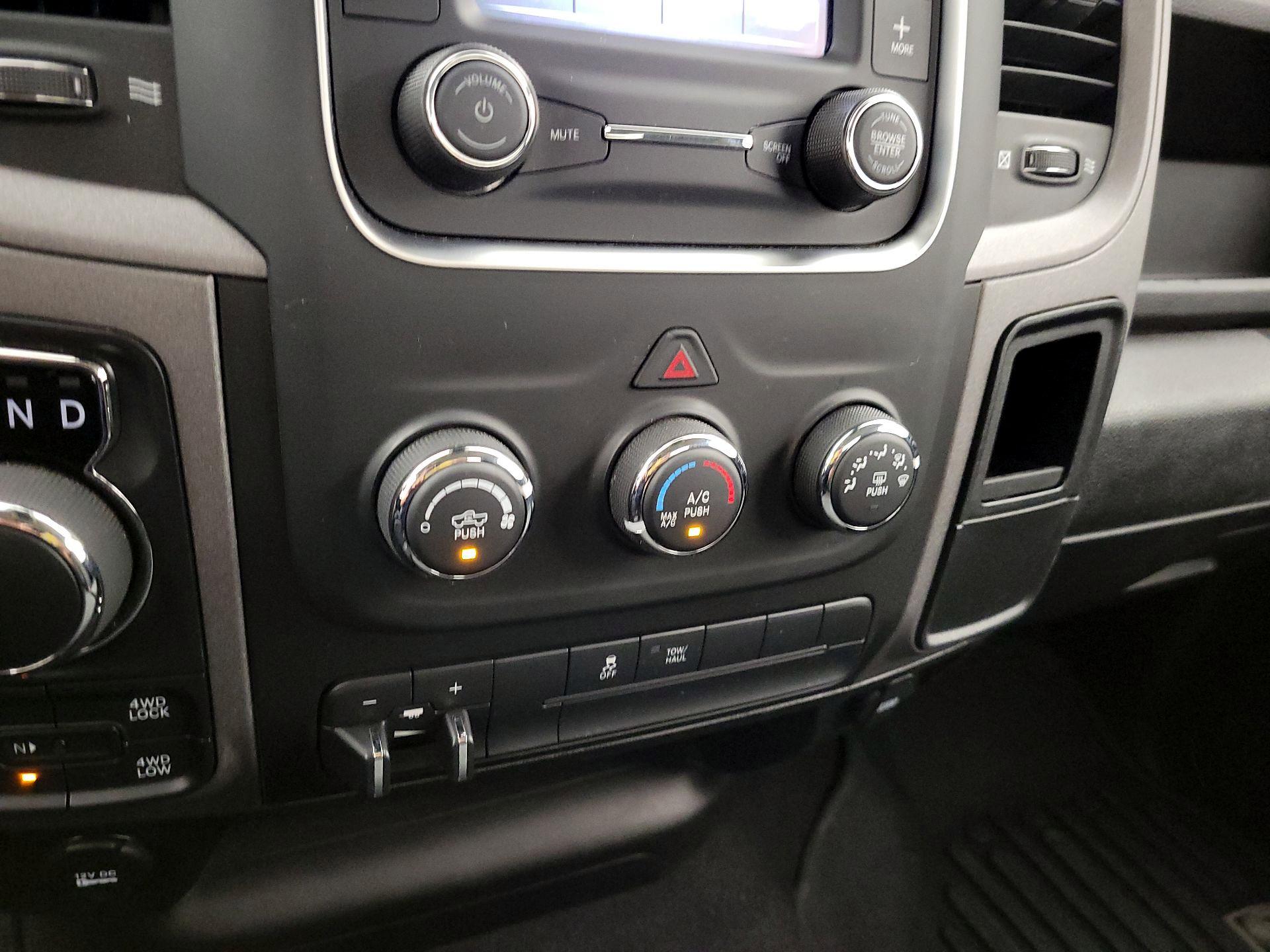 Thumbnail: 2022 RAM 1500 Classic - 16
