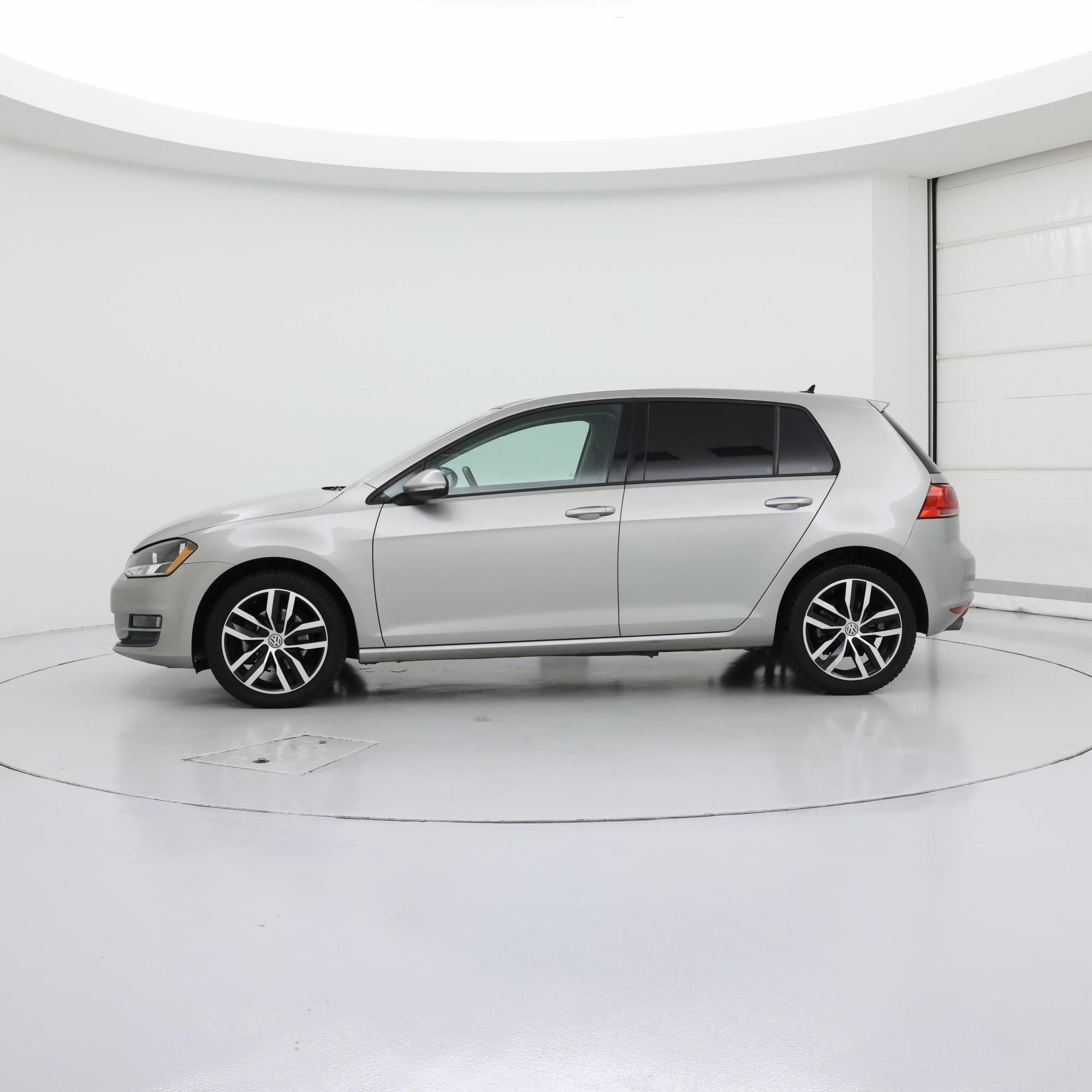 Thumbnail: 2017 Volkswagen Golf - 3