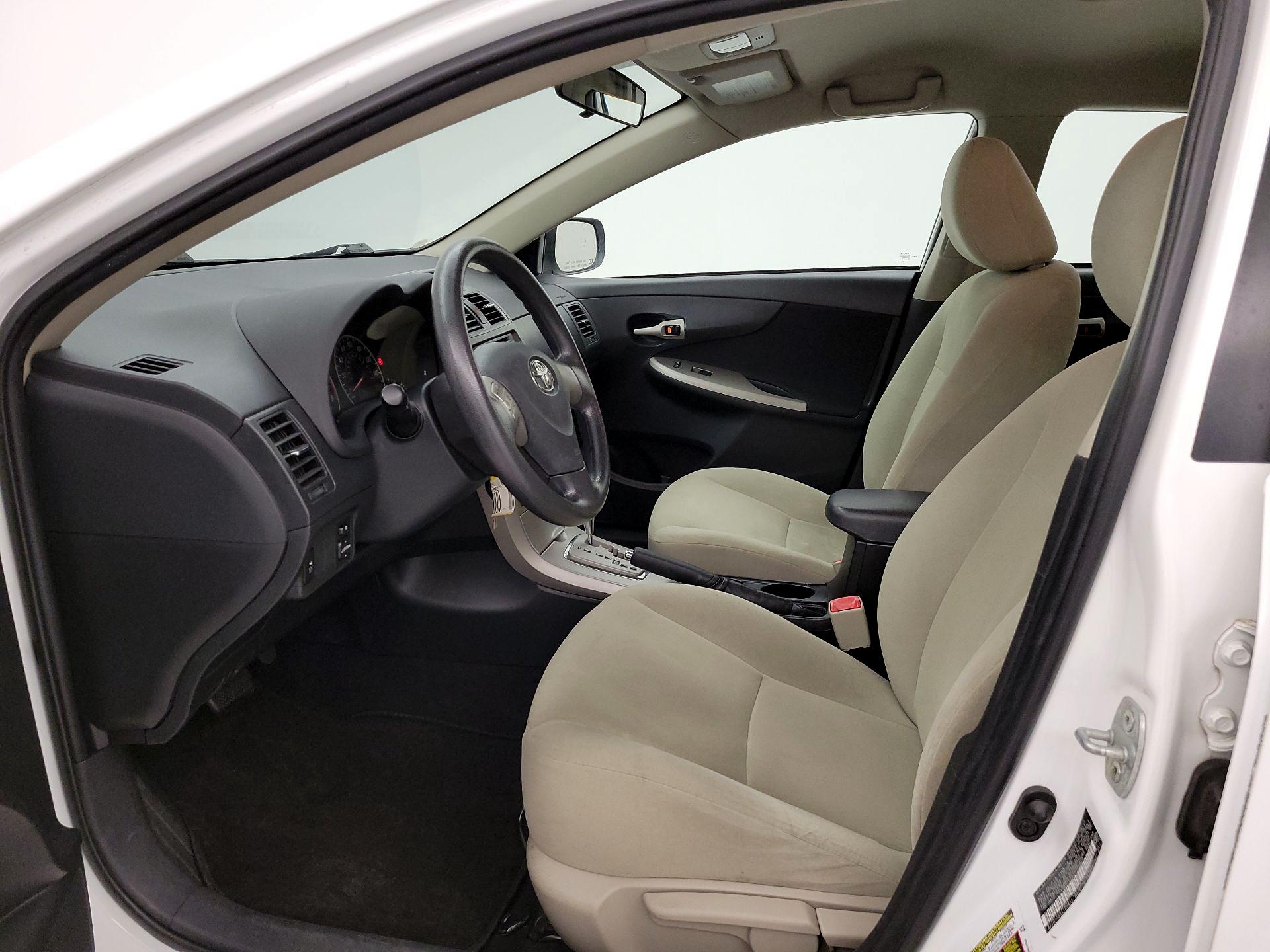 Thumbnail: 2013 Toyota Corolla - 11