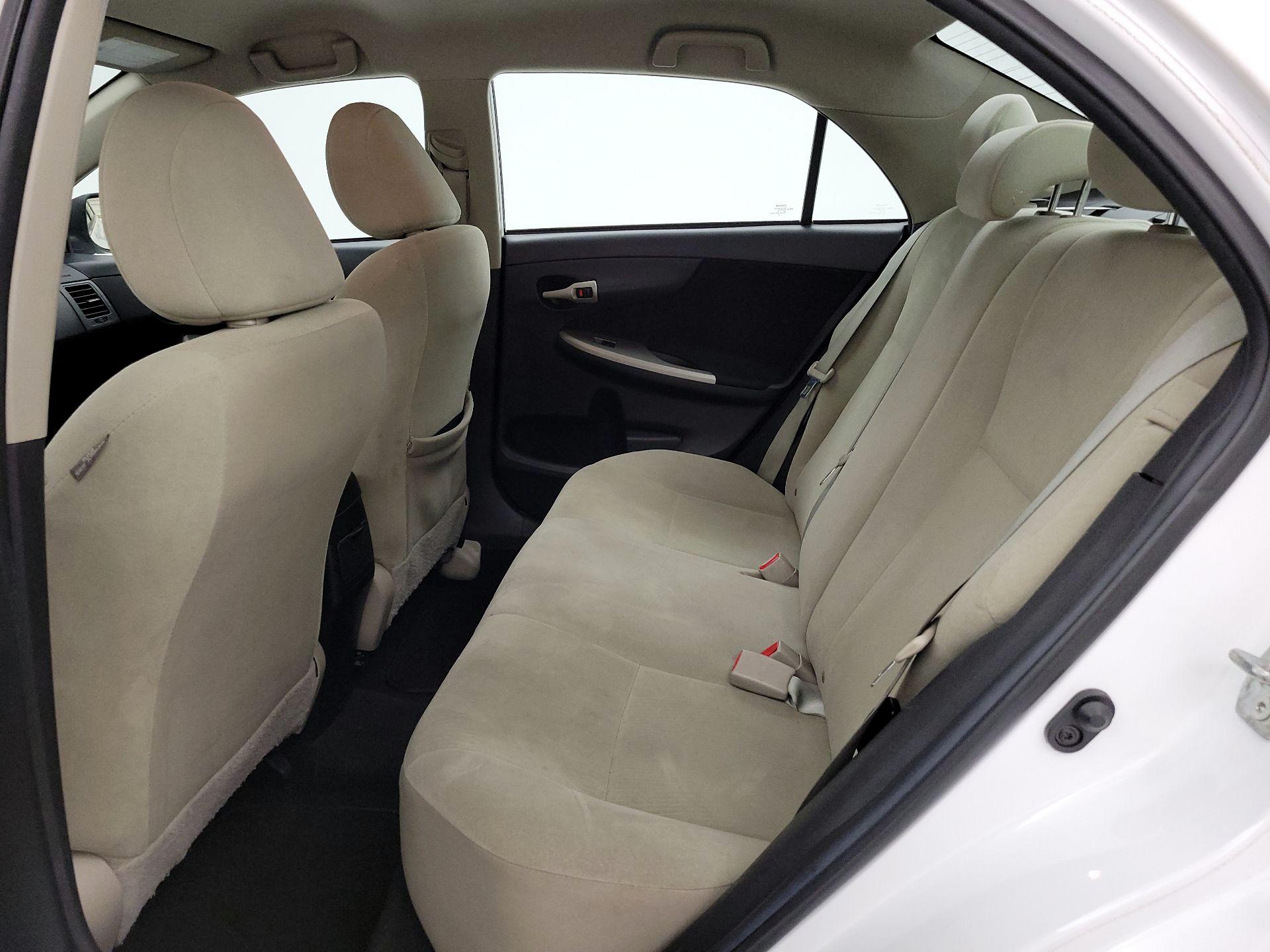 Thumbnail: 2013 Toyota Corolla - 18