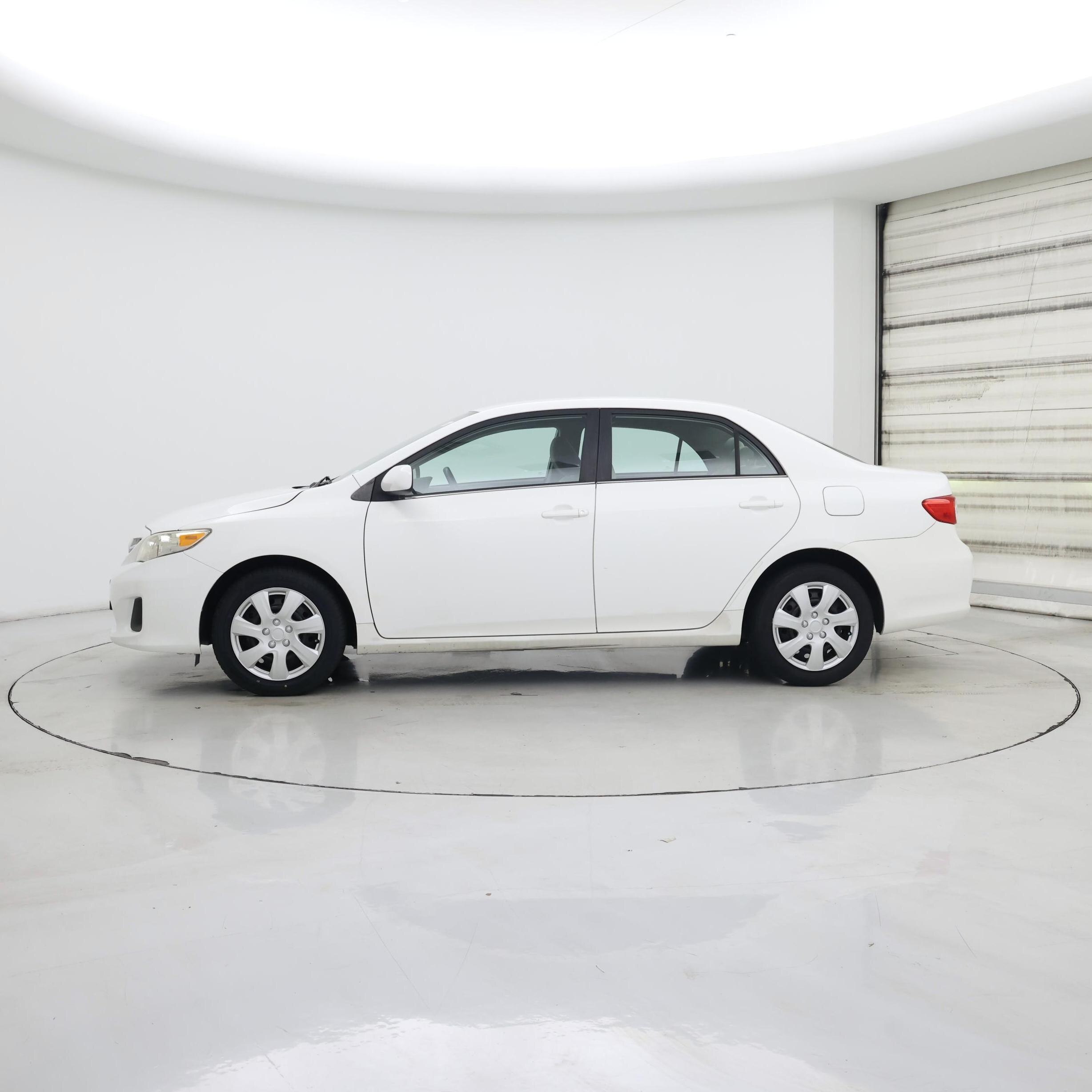 Thumbnail: 2013 Toyota Corolla - 3