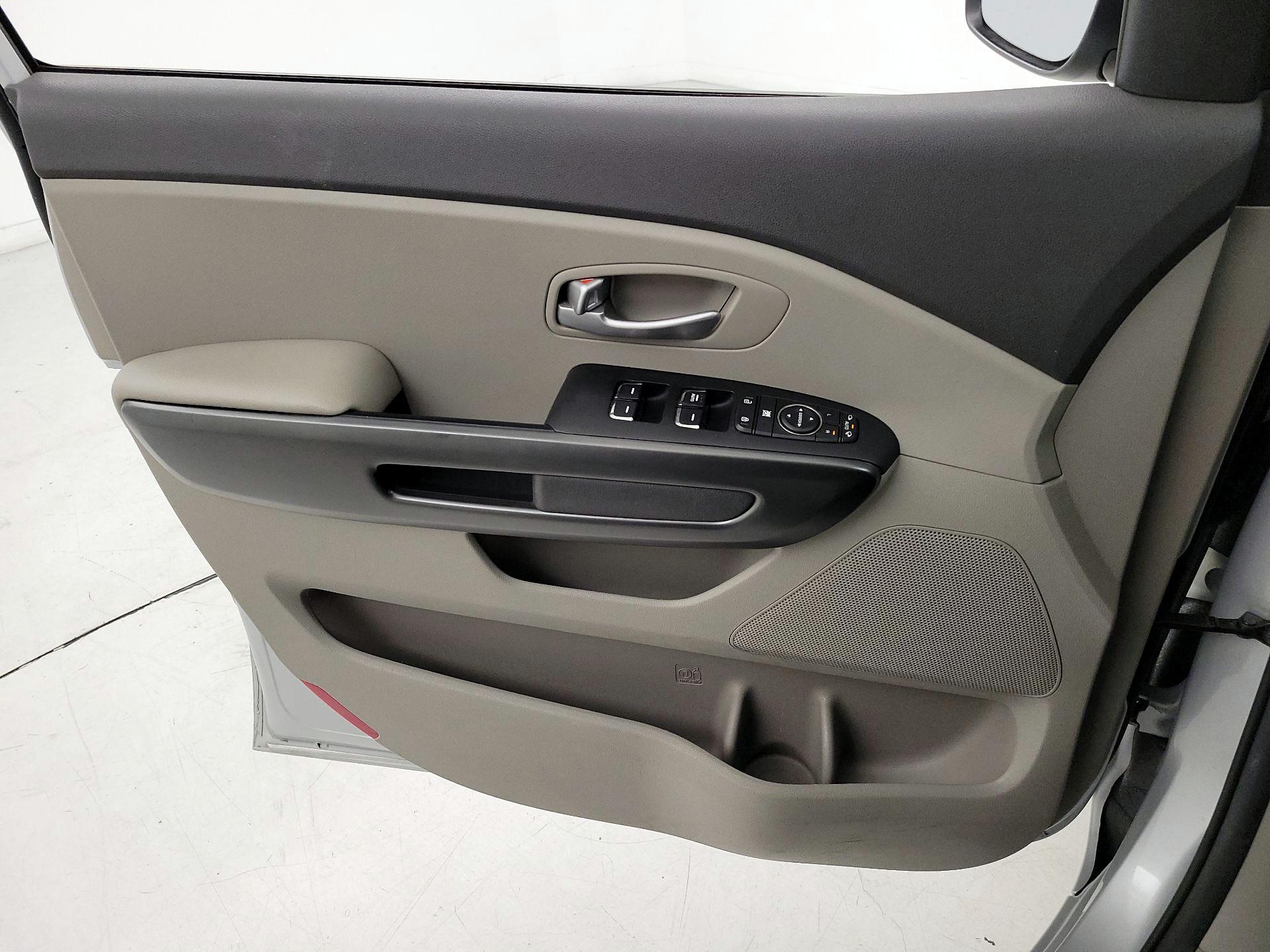 Thumbnail: 2017 Kia Sedona - 12