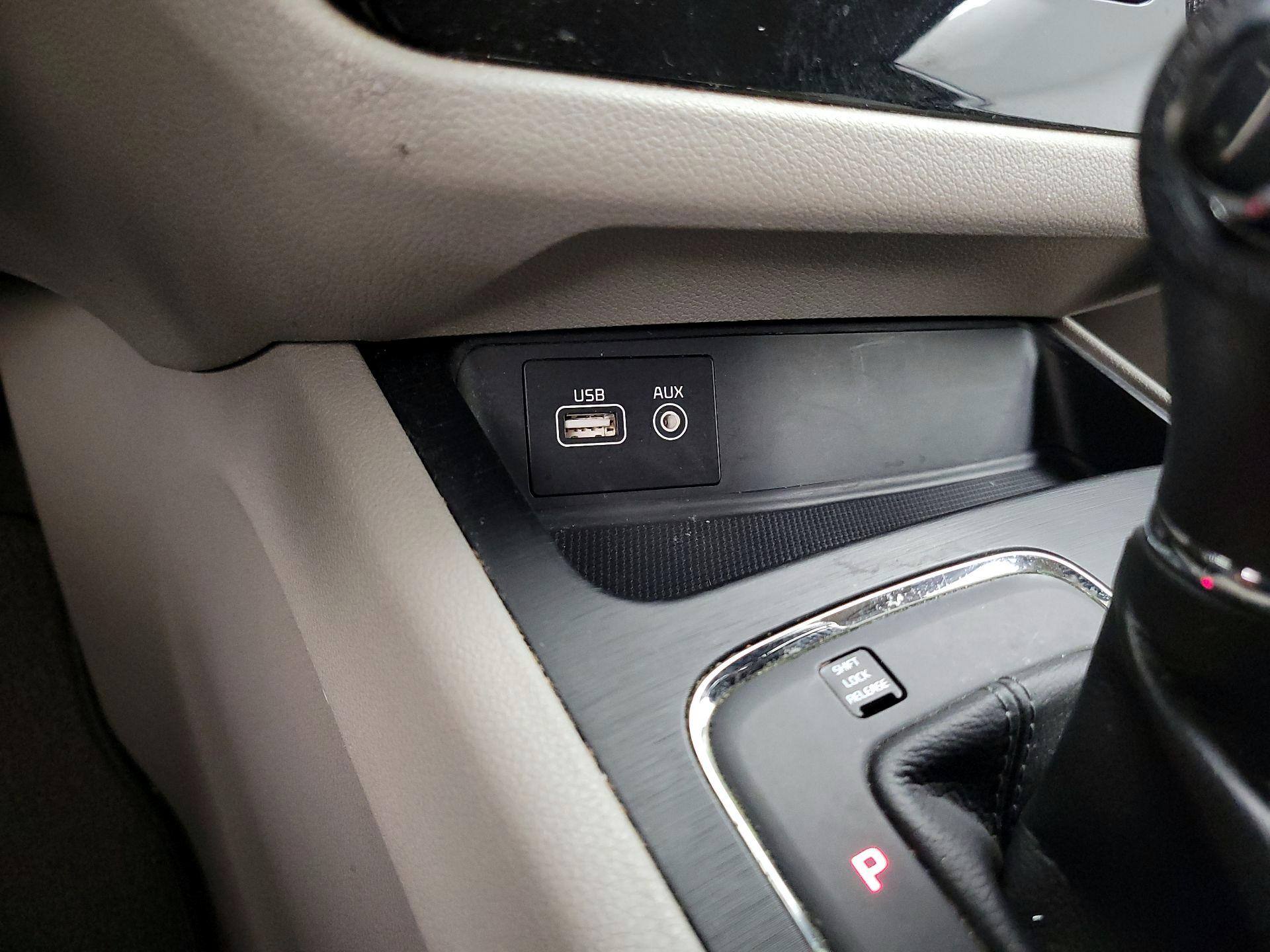 Thumbnail: 2017 Kia Sedona - 18