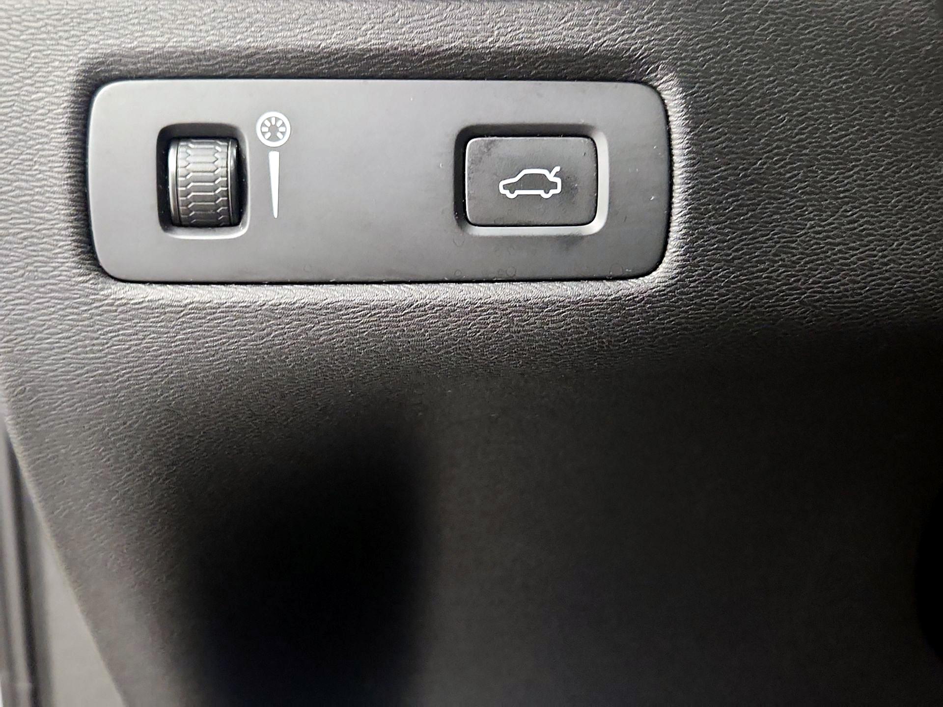 Thumbnail: 2019 Volvo XC60 - 13