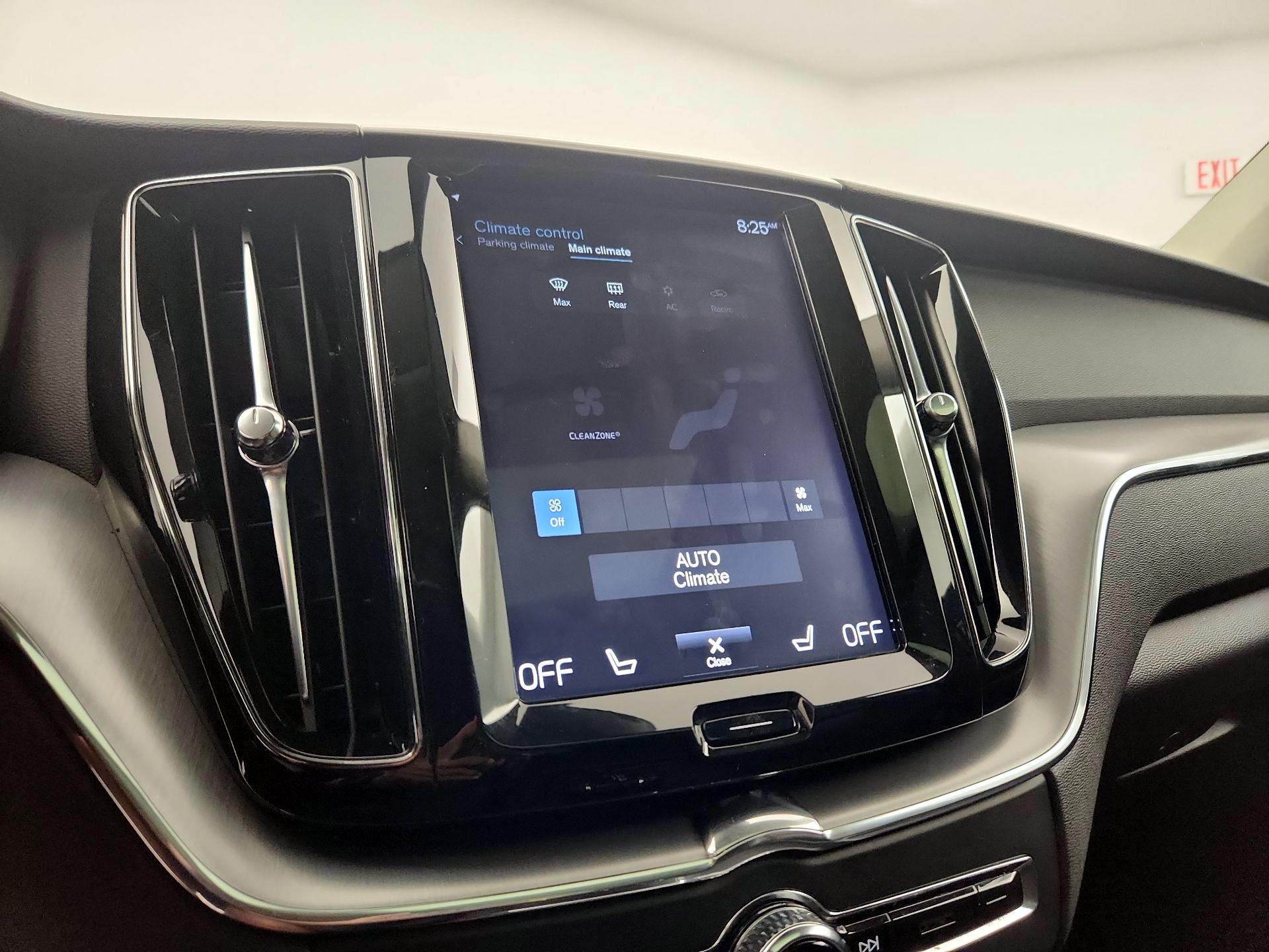 Thumbnail: 2019 Volvo XC60 - 16