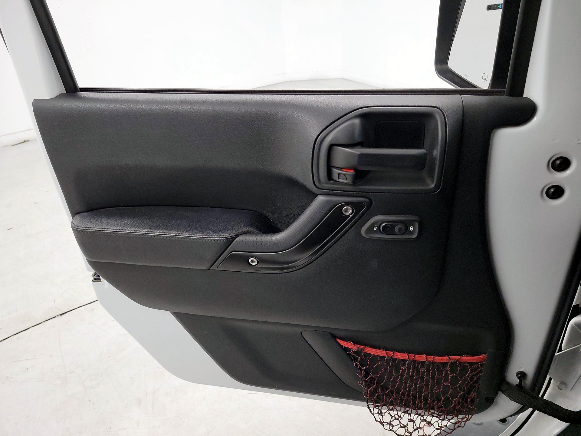 Thumbnail: 2018 Jeep Wrangler - 12