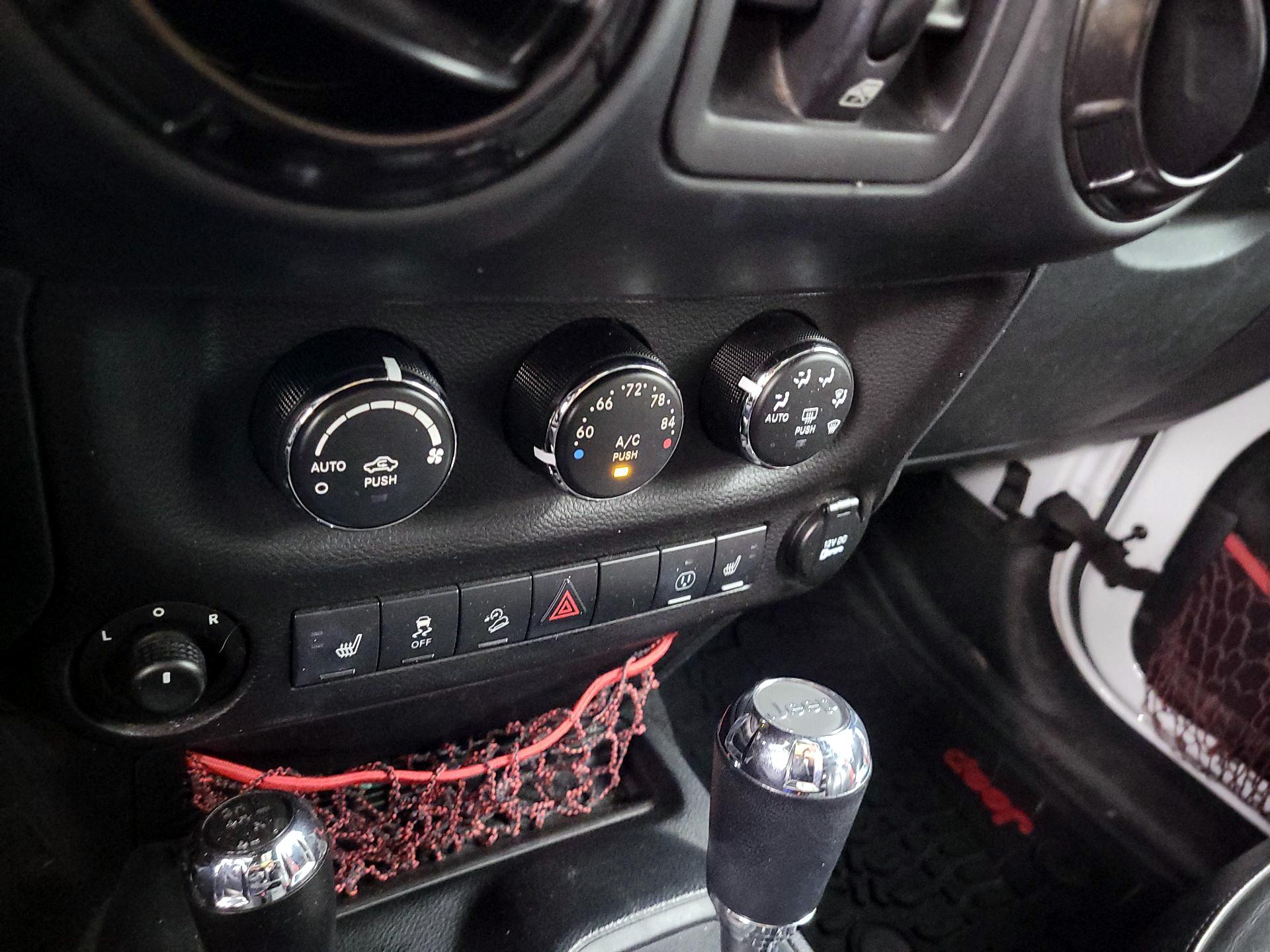 Thumbnail: 2018 Jeep Wrangler - 15