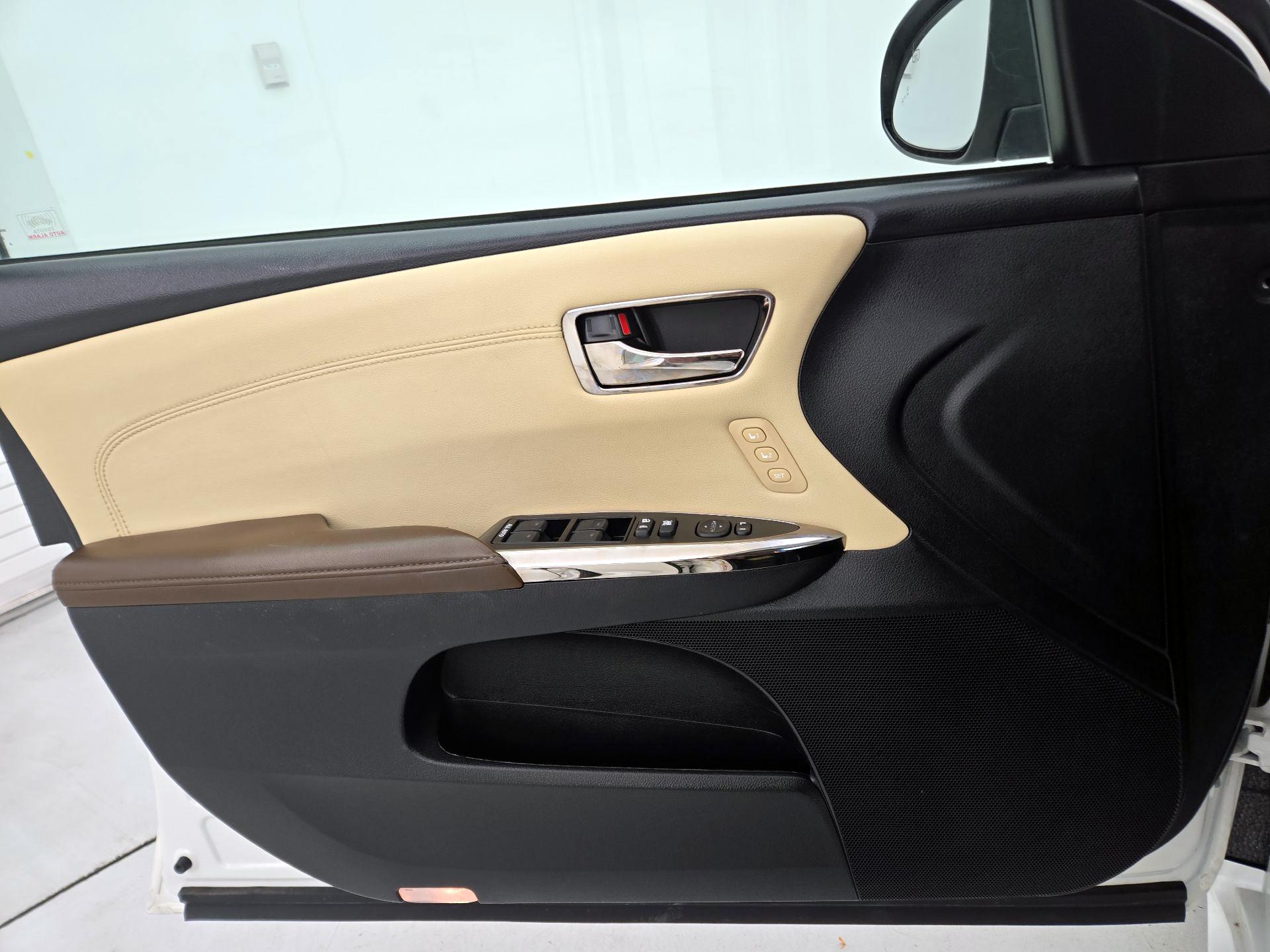 Thumbnail: 2013 Toyota Avalon - 12
