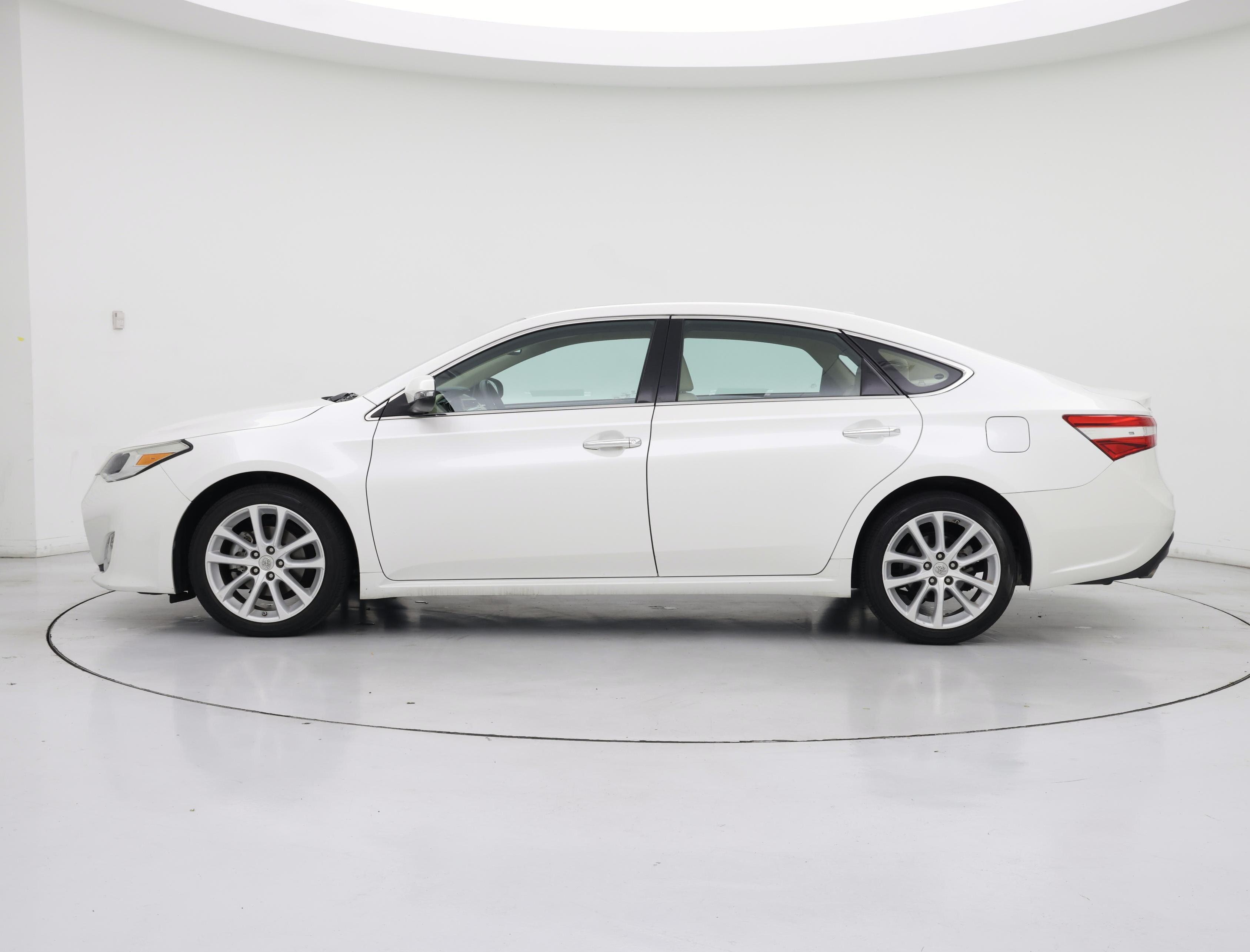 Thumbnail: 2013 Toyota Avalon - 3