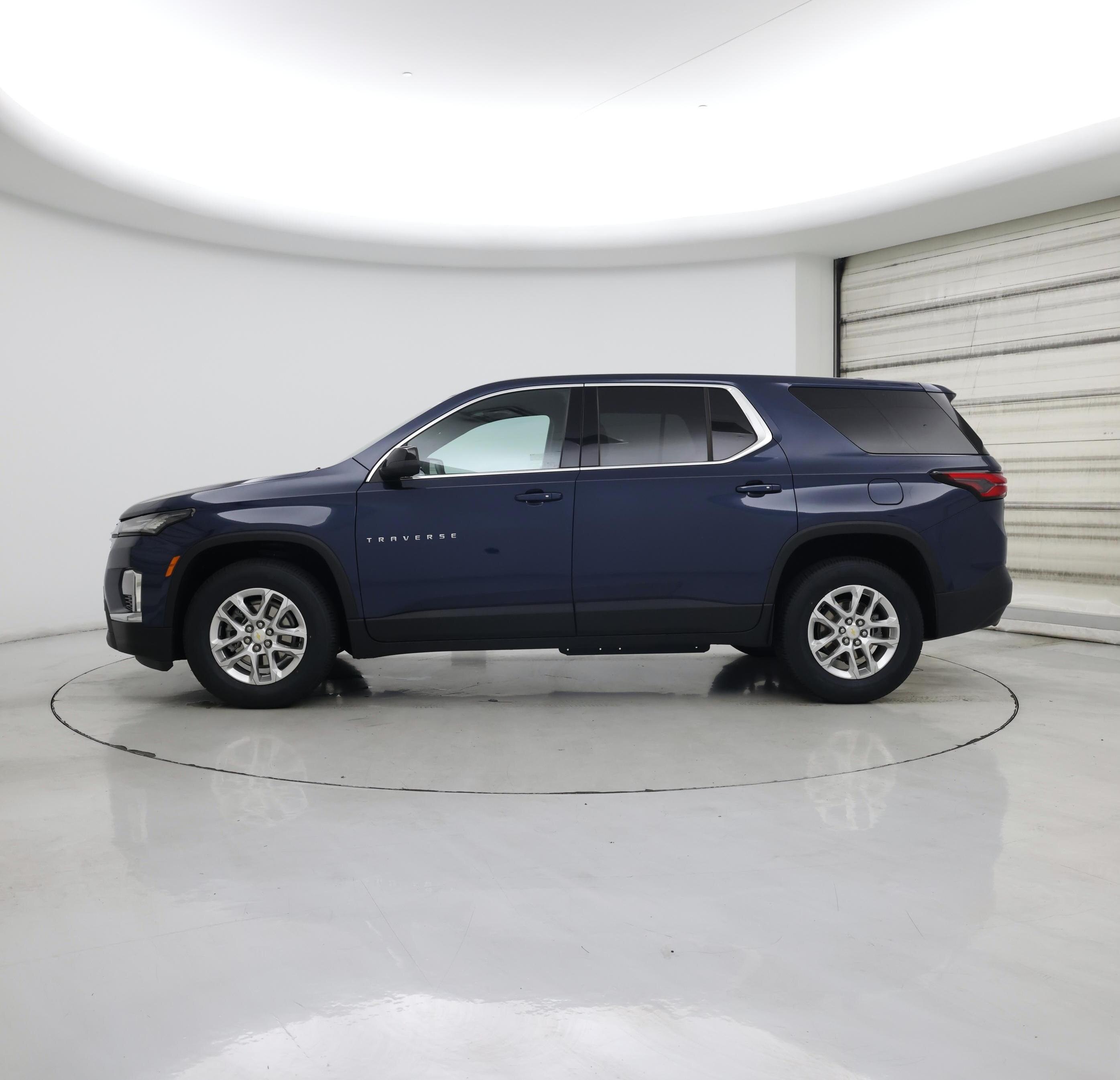 Thumbnail: 2023 Chevrolet Traverse - 3
