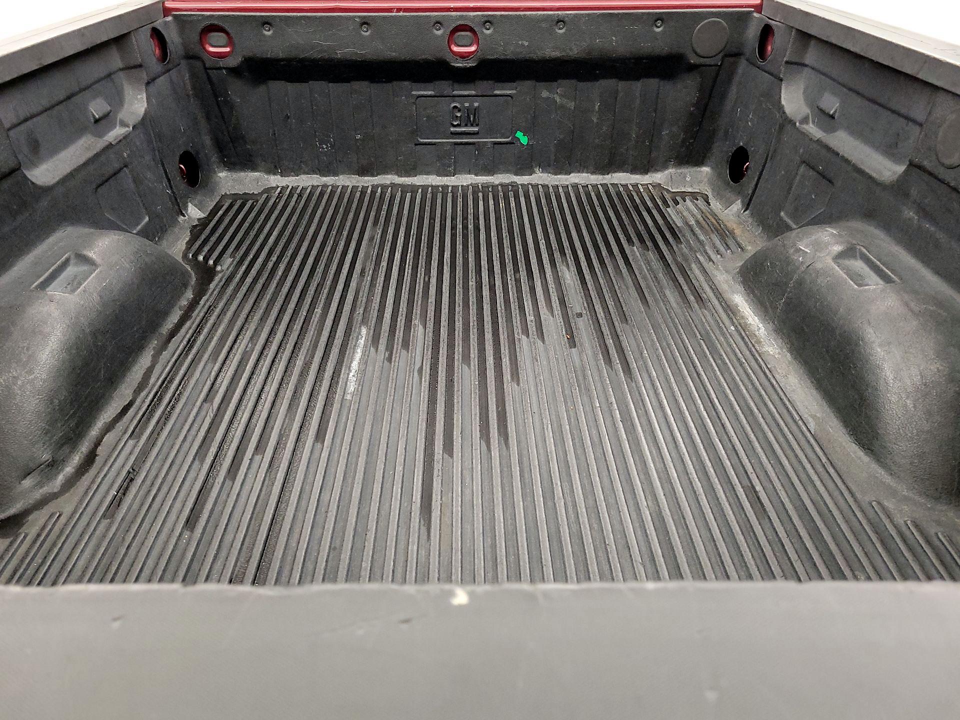 Thumbnail: 2015 Chevrolet Silverado 1500 - 17