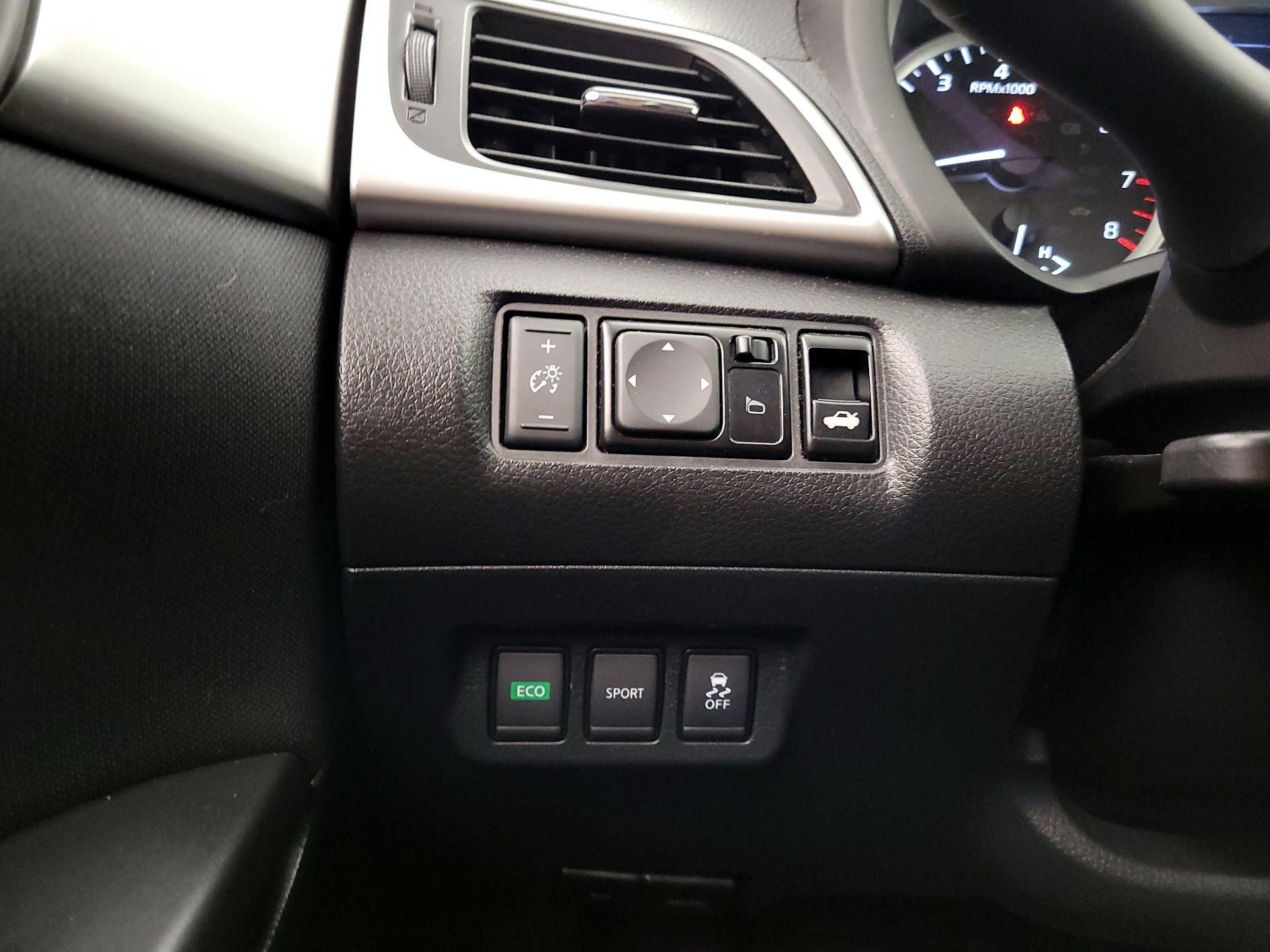 Thumbnail: 2018 Nissan Sentra - 13