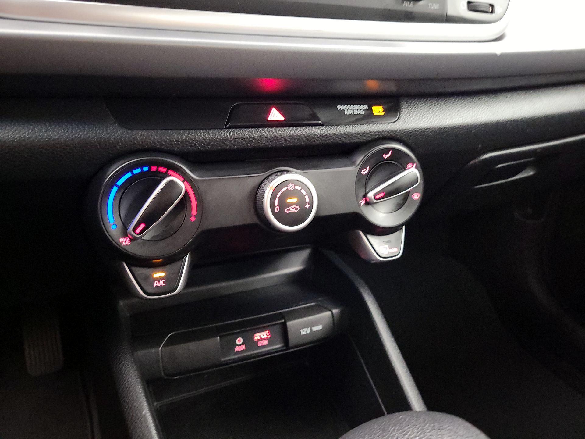 Thumbnail: 2019 Kia Rio - 16