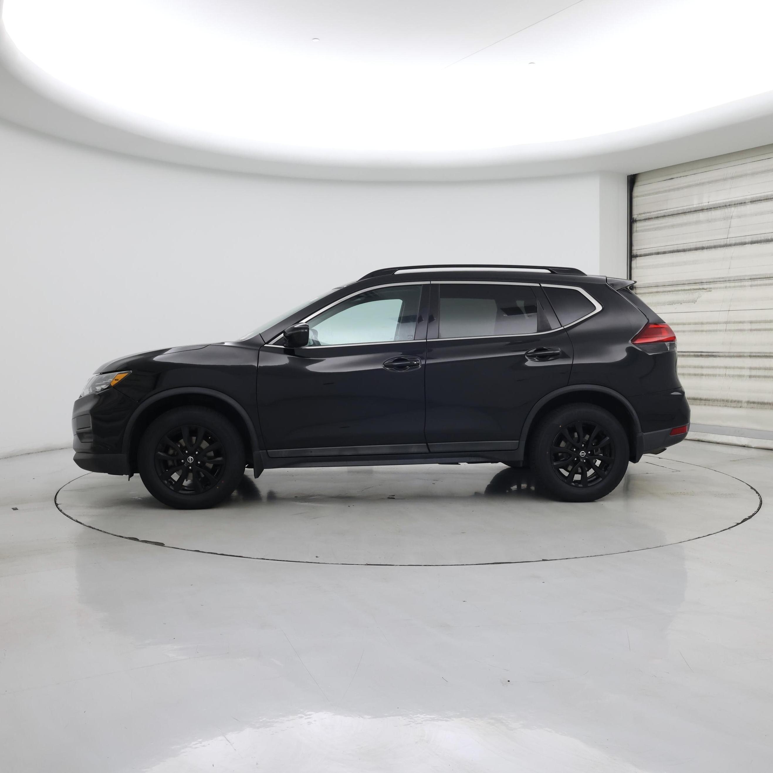 Thumbnail: 2017 Nissan Rogue - 3