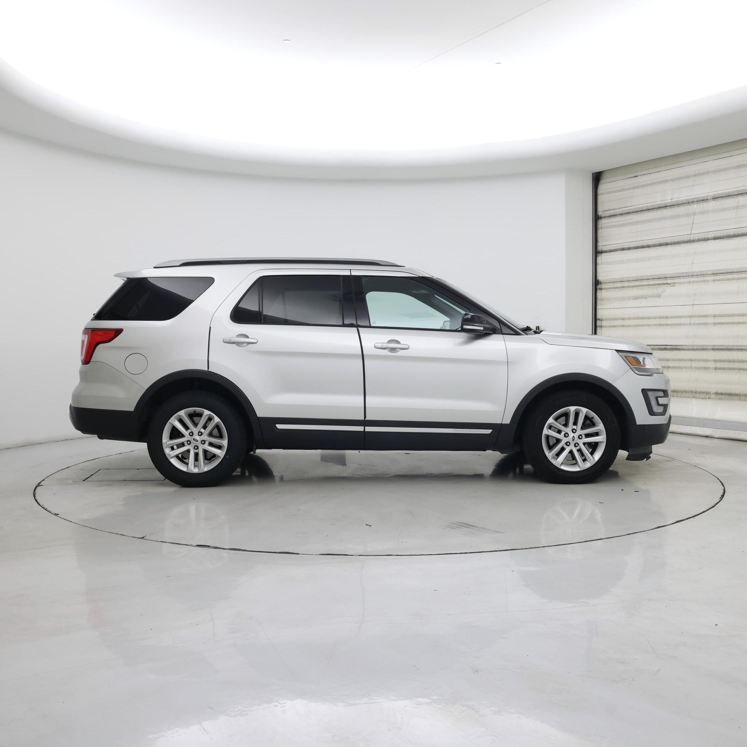 Thumbnail: 2017 Ford Explorer - 7