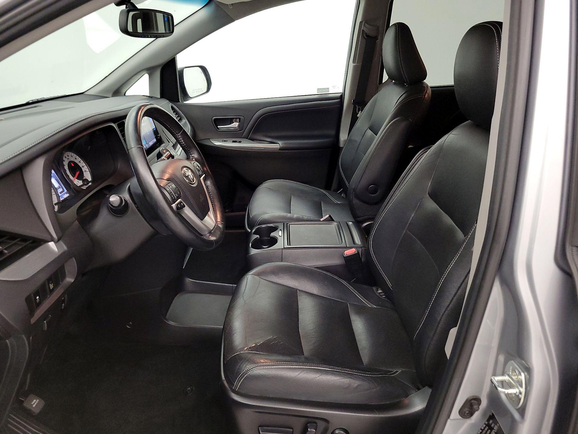 Thumbnail: 2015 Toyota Sienna - 11