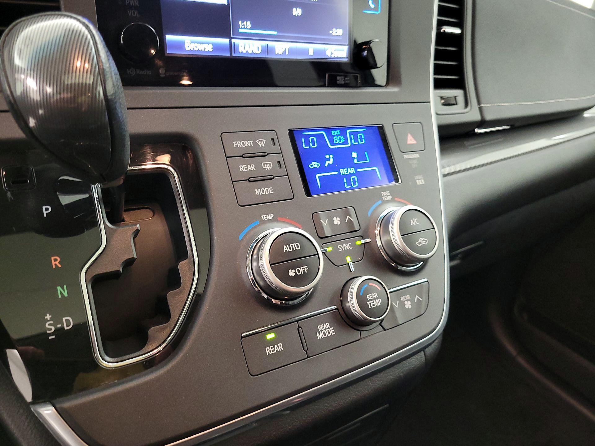 Thumbnail: 2015 Toyota Sienna - 15