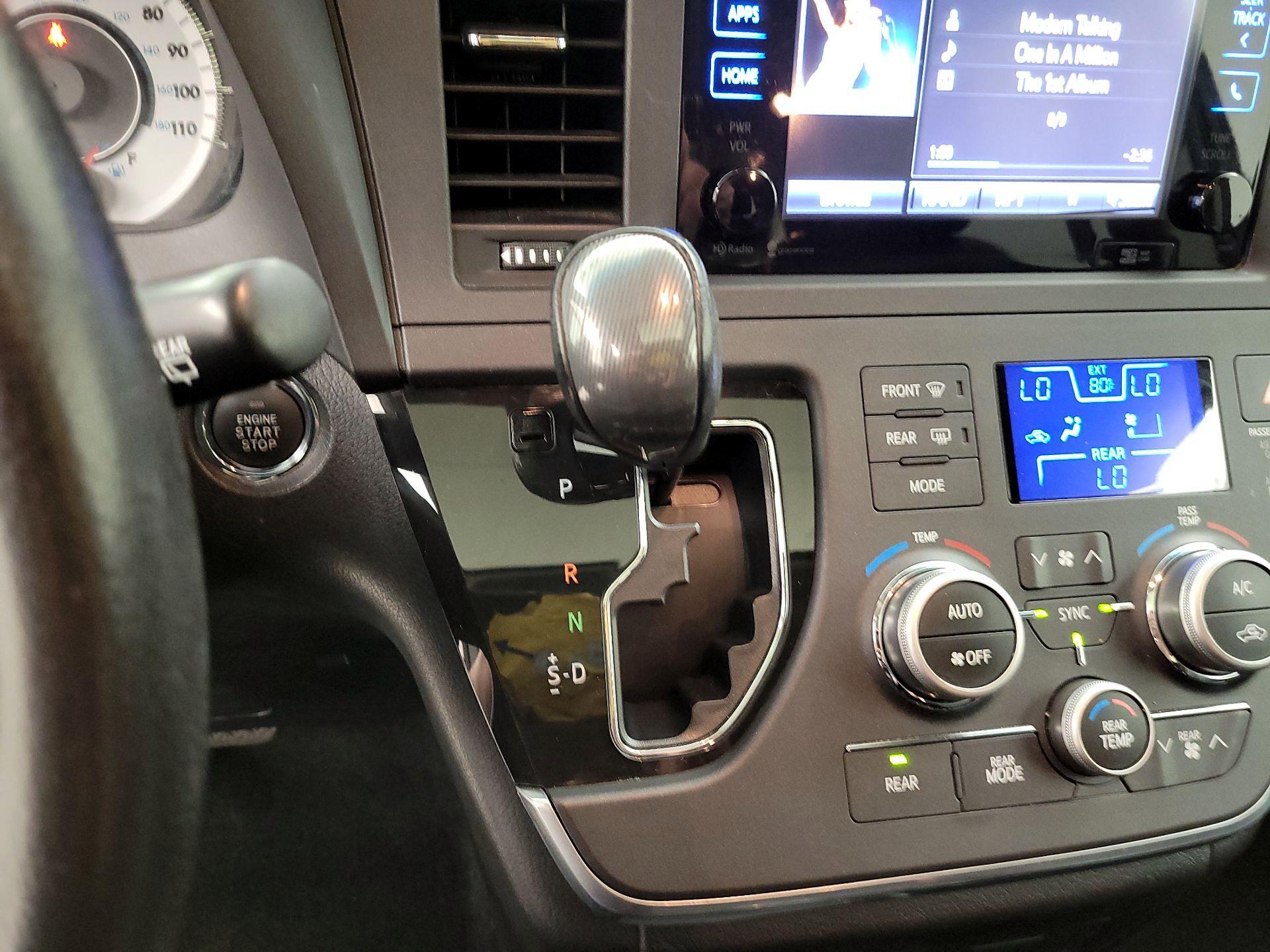 Thumbnail: 2015 Toyota Sienna - 16
