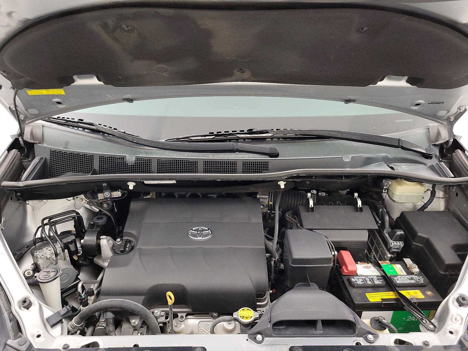 Thumbnail: 2015 Toyota Sienna - 19