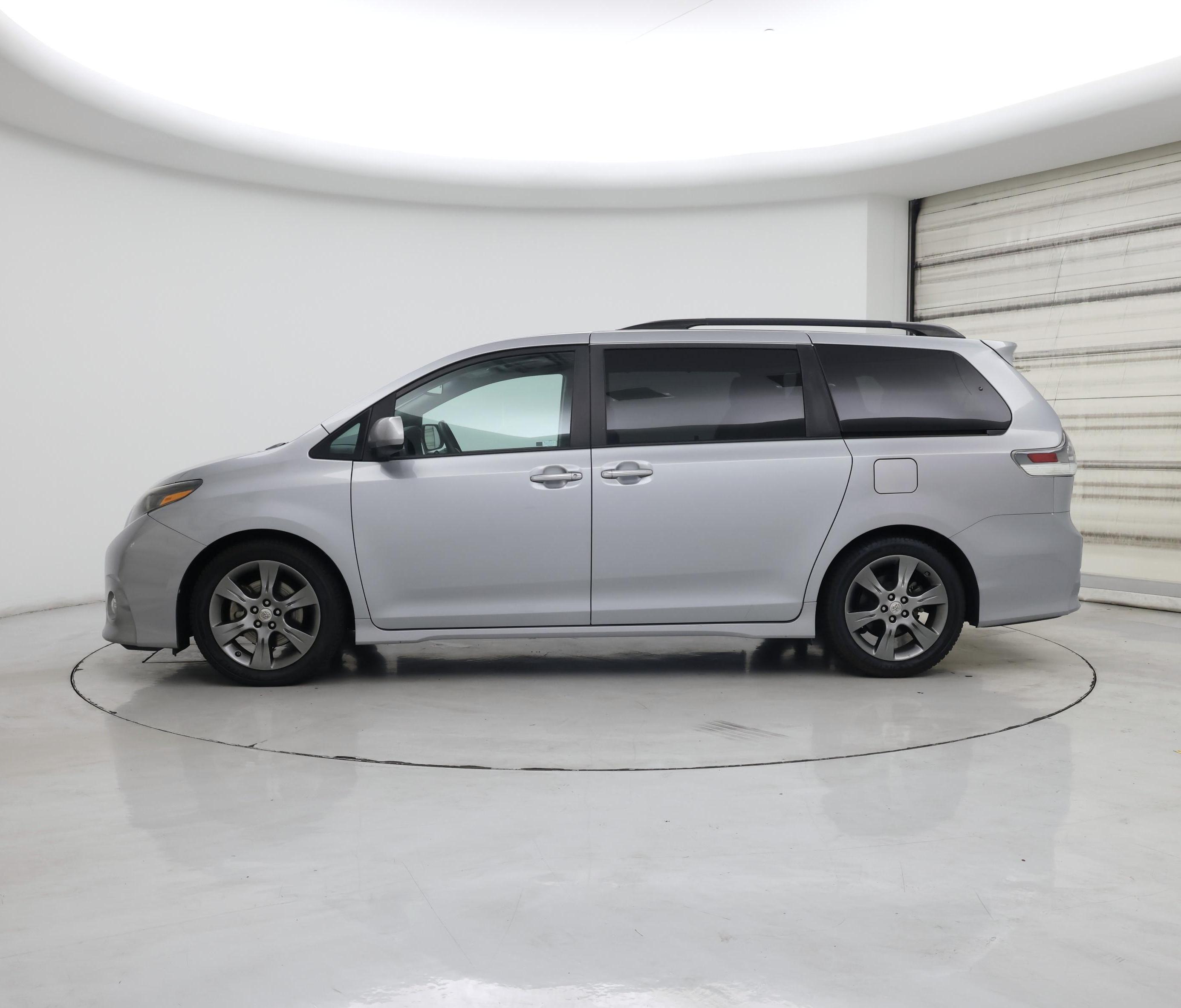 Thumbnail: 2015 Toyota Sienna - 3
