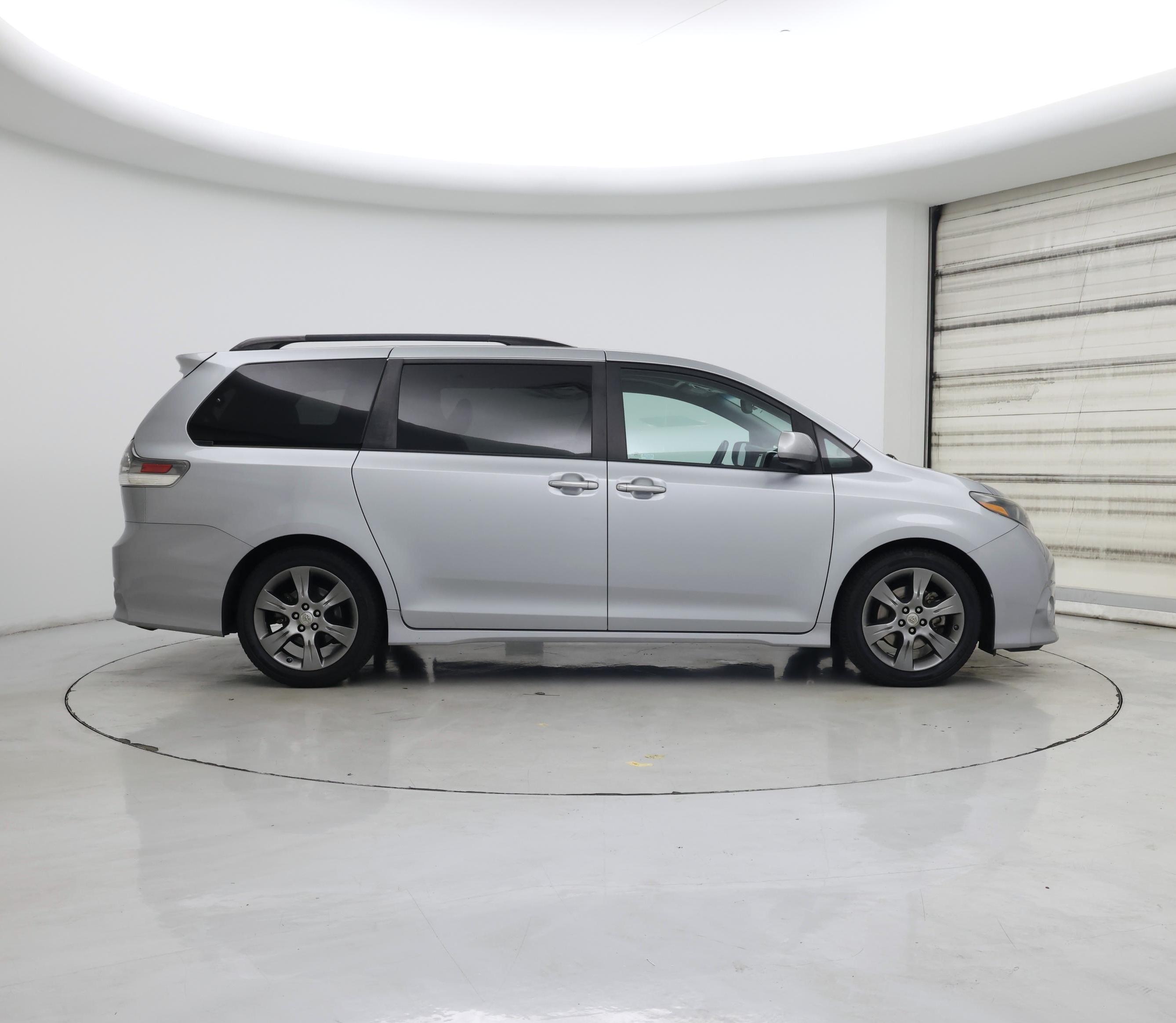 Thumbnail: 2015 Toyota Sienna - 7