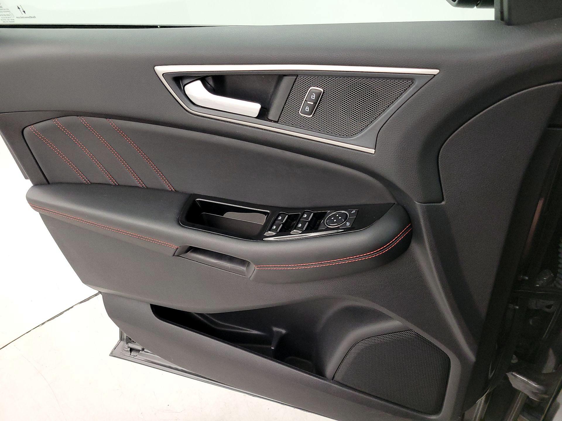 Thumbnail: 2020 Ford Edge - 12