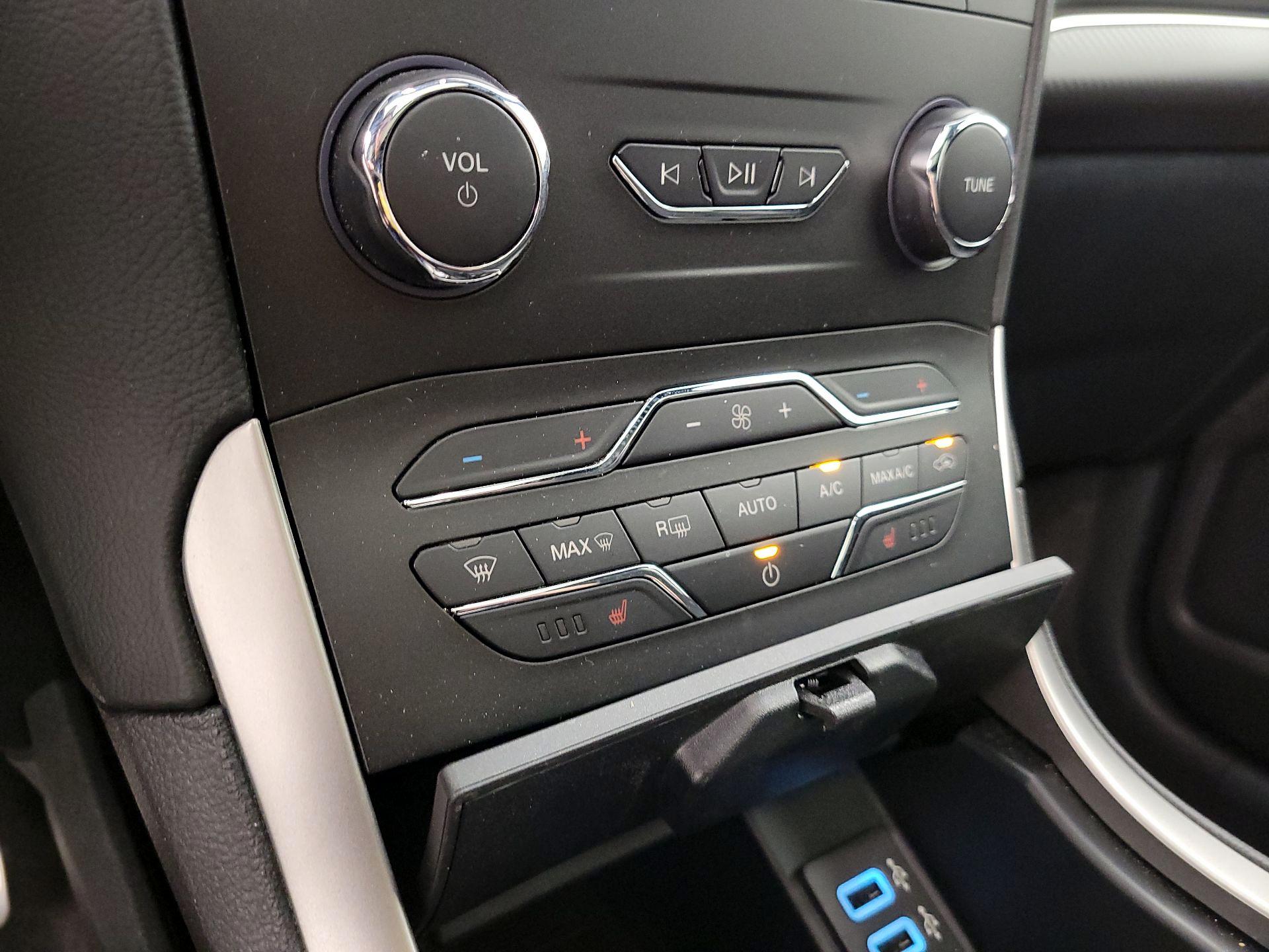 Thumbnail: 2020 Ford Edge - 15