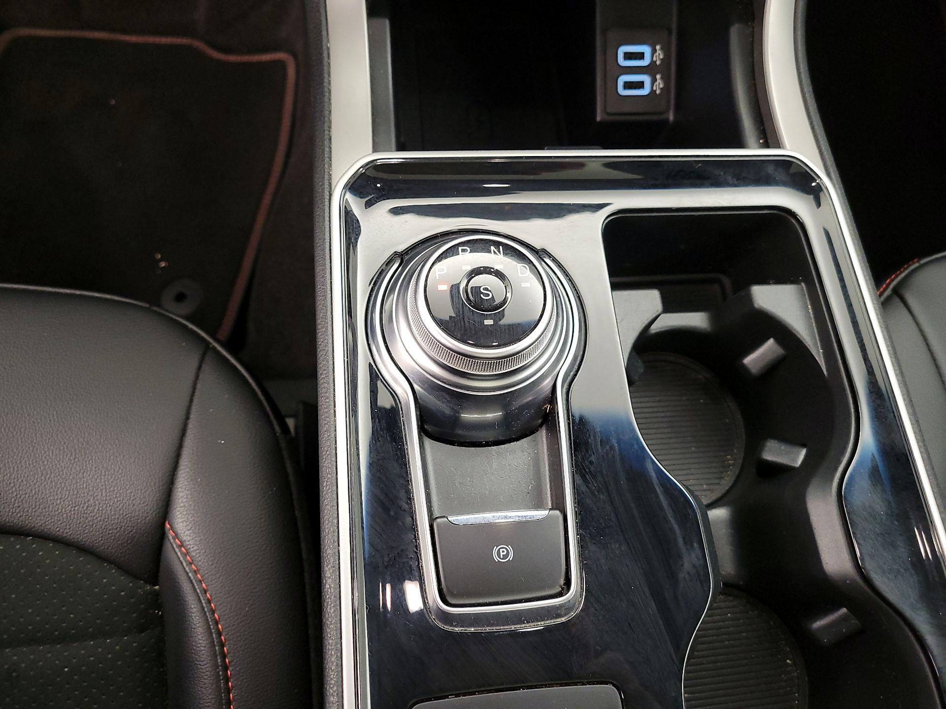 Thumbnail: 2020 Ford Edge - 16