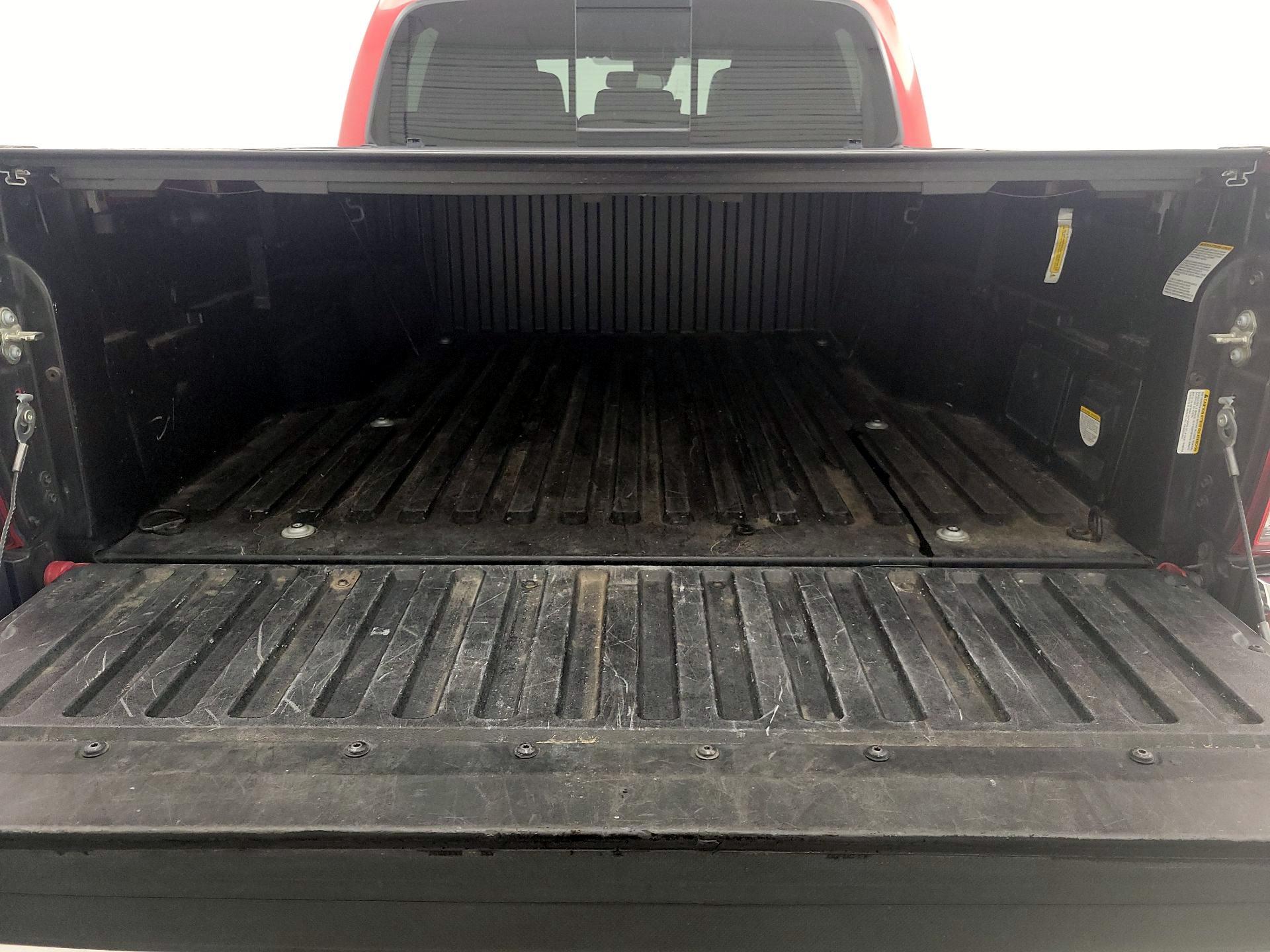Thumbnail: 2019 Toyota Tacoma - 19