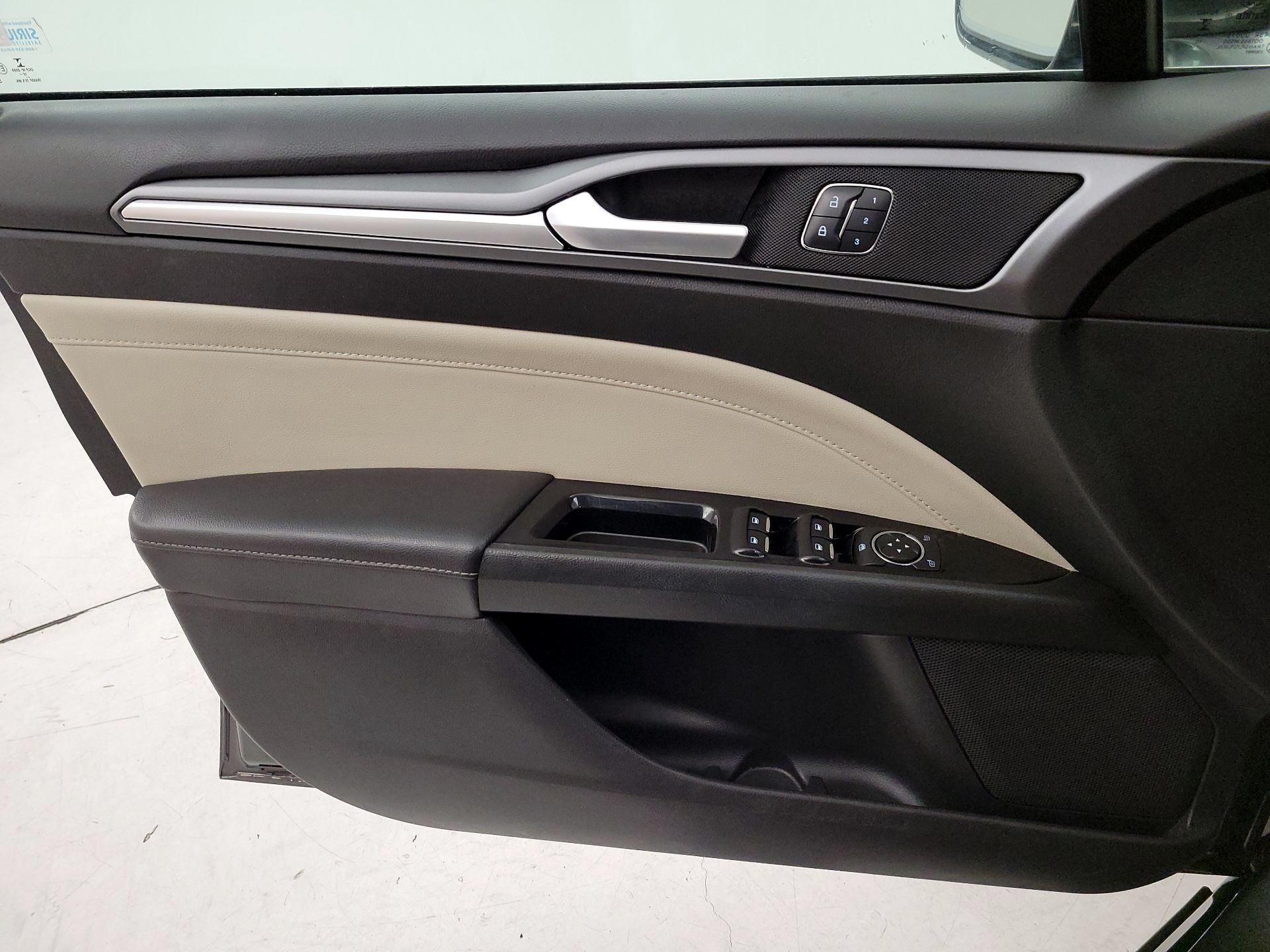 Thumbnail: 2016 Ford Fusion - 12