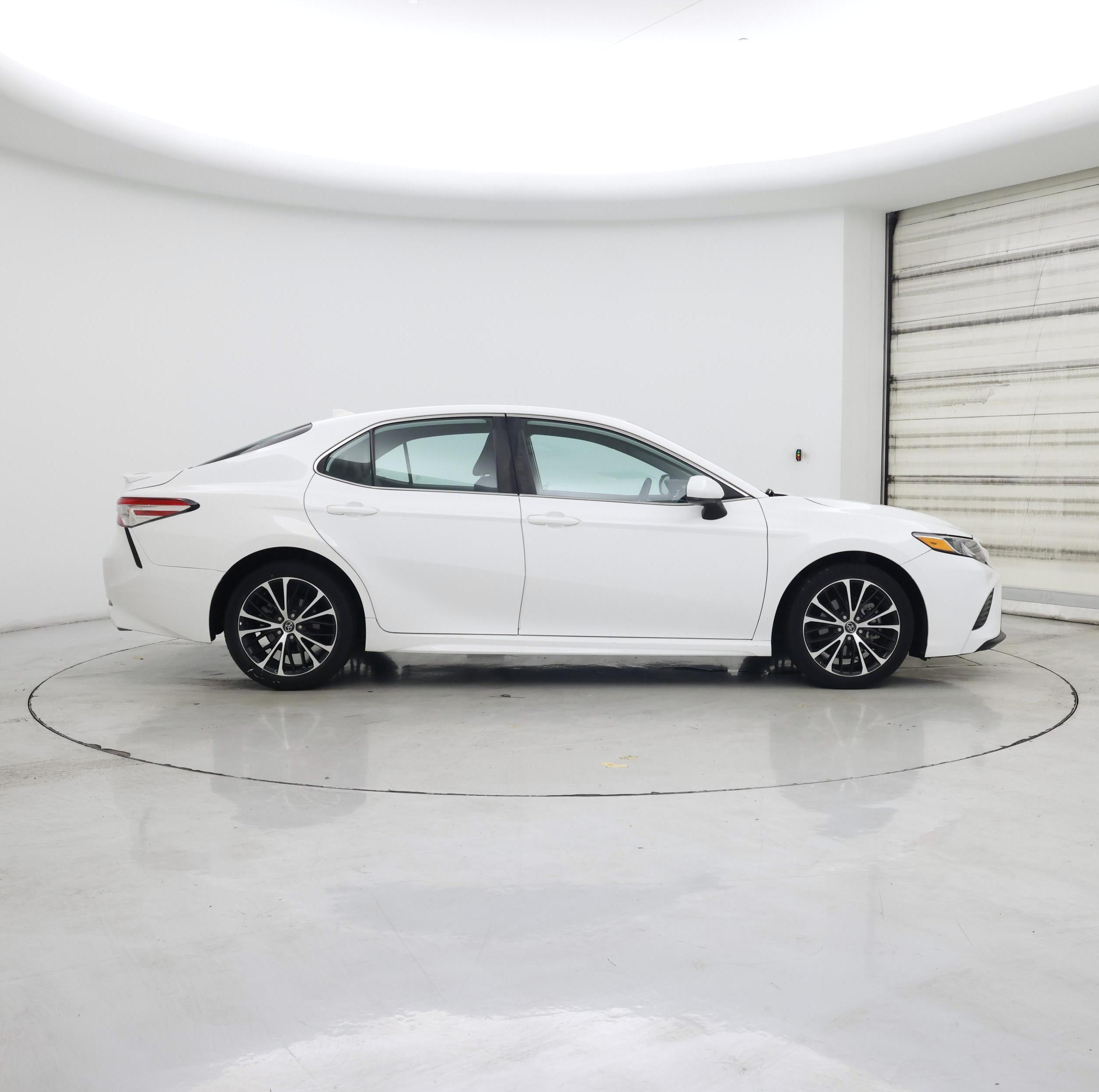 Thumbnail: 2020 Toyota Camry - 7
