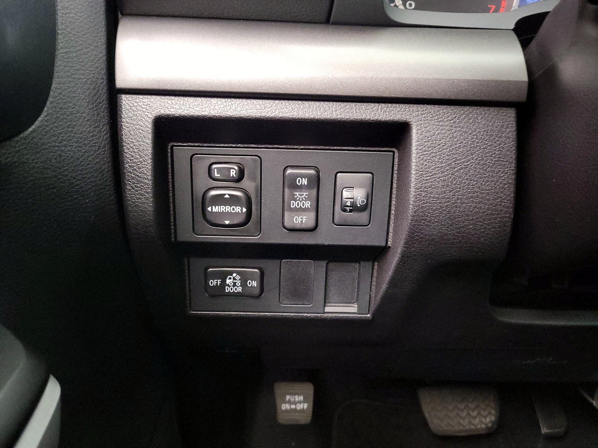 Thumbnail: 2015 Toyota Tundra - 13