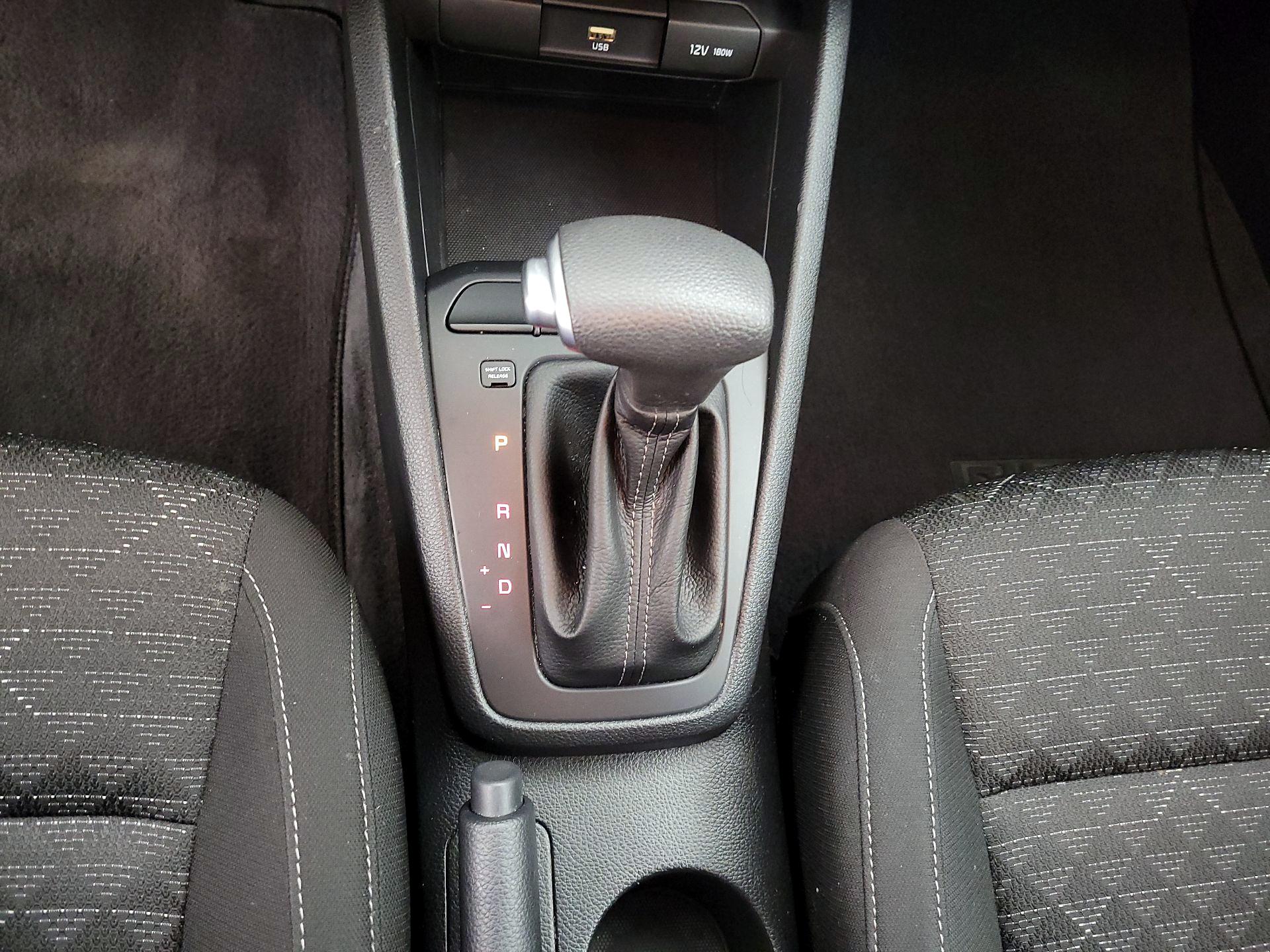 Thumbnail: 2021 Kia Rio - 16