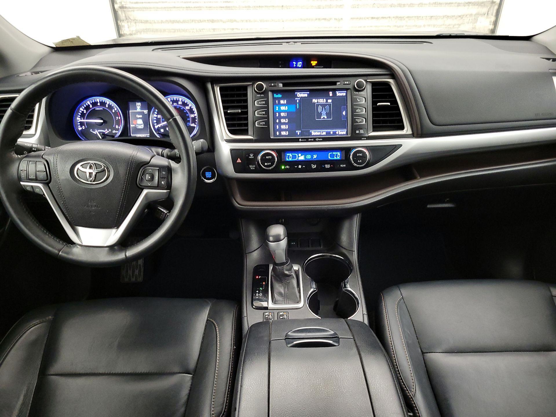 Thumbnail: 2016 Toyota Highlander - 9