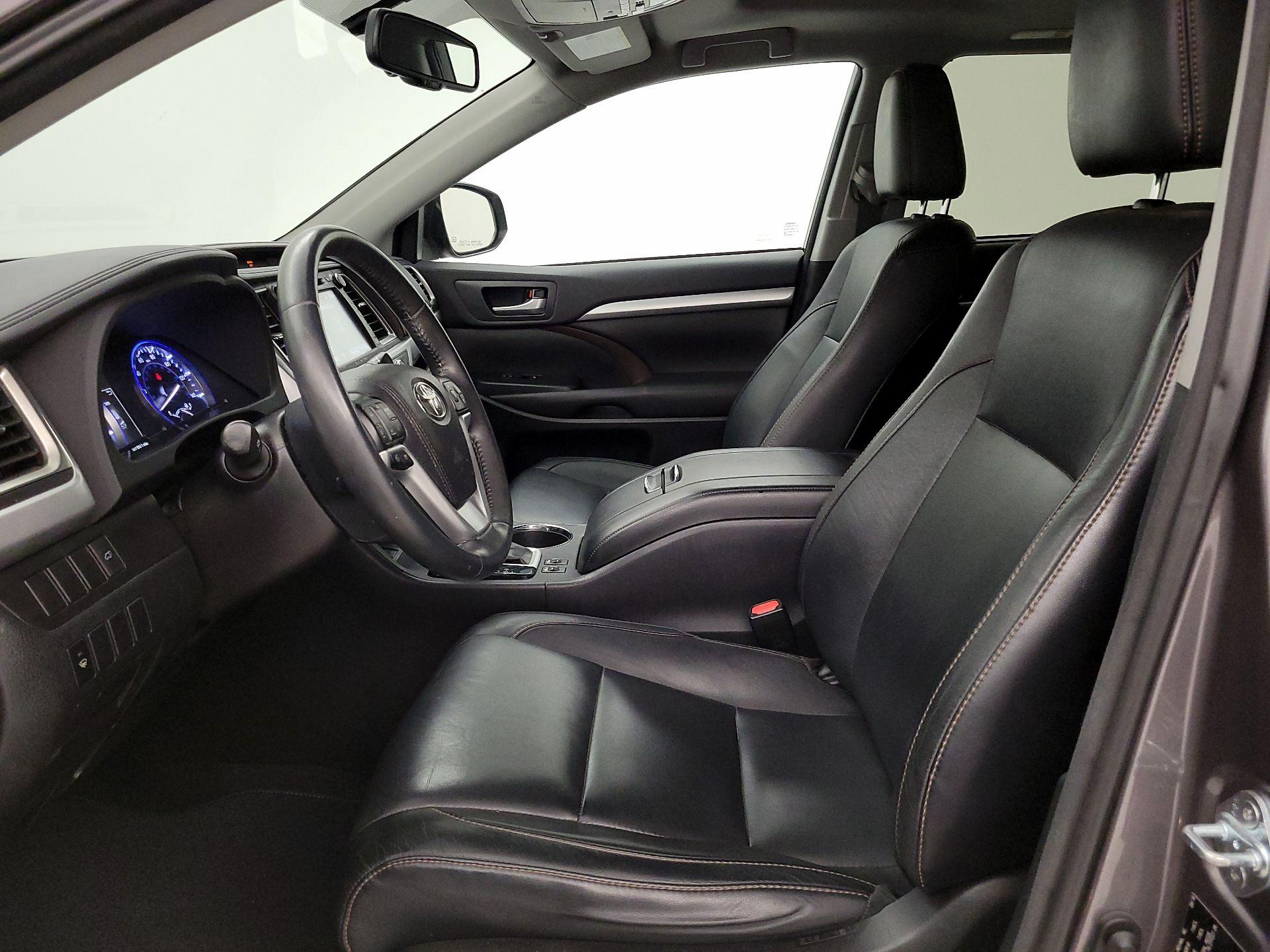 Thumbnail: 2016 Toyota Highlander - 11