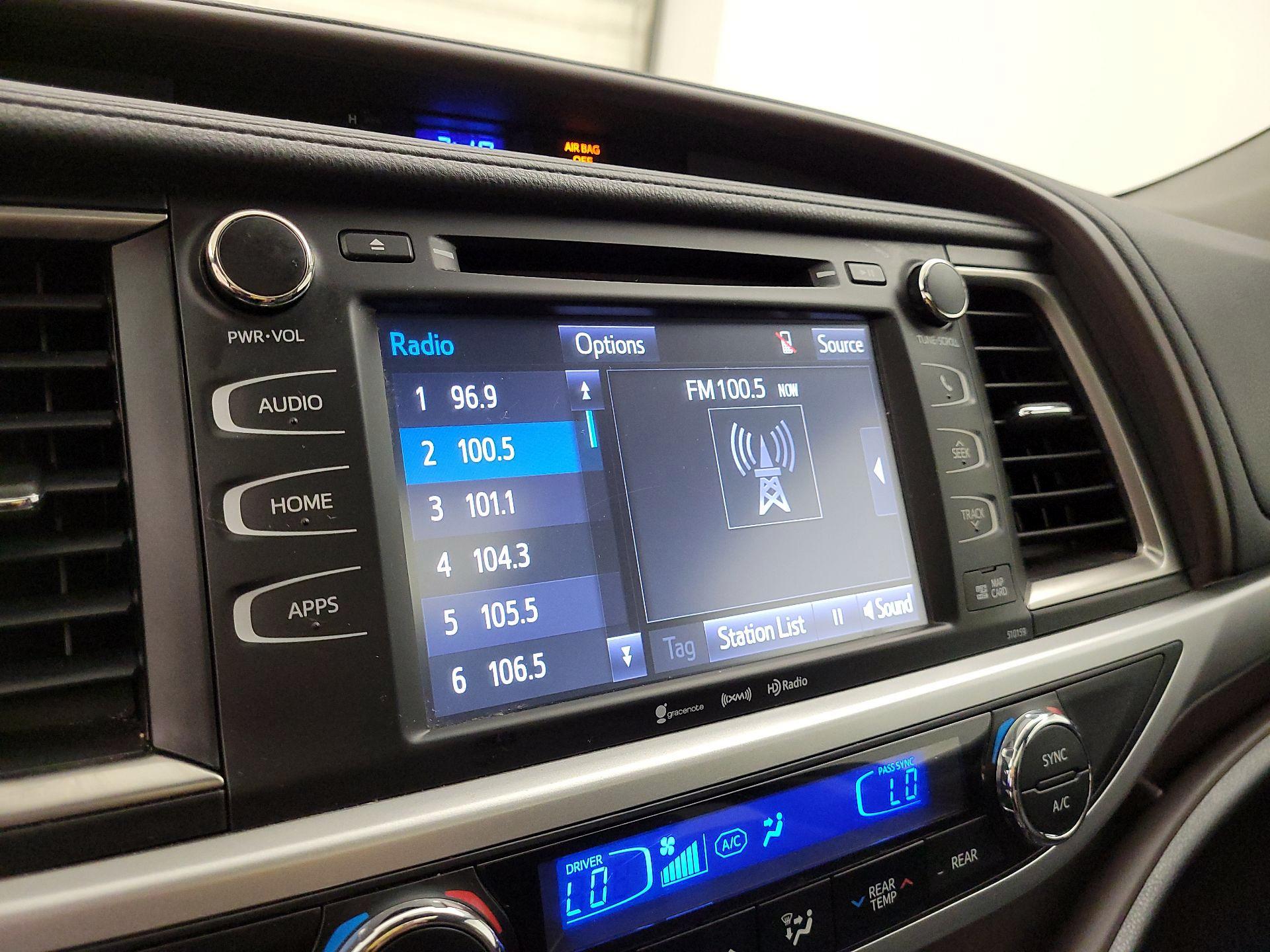 Thumbnail: 2016 Toyota Highlander - 14