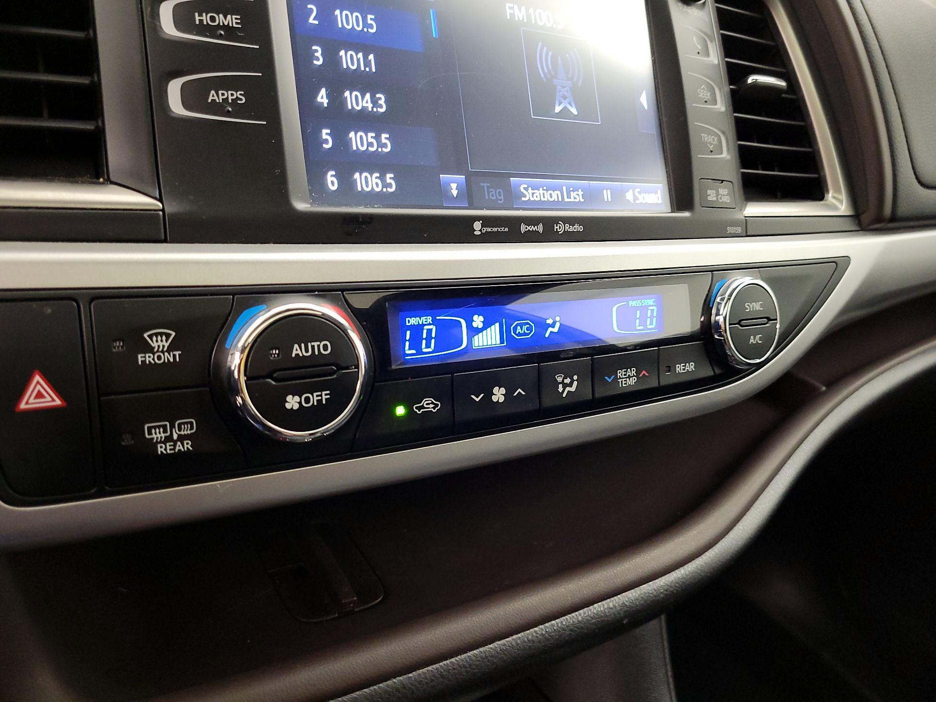 Thumbnail: 2016 Toyota Highlander - 15
