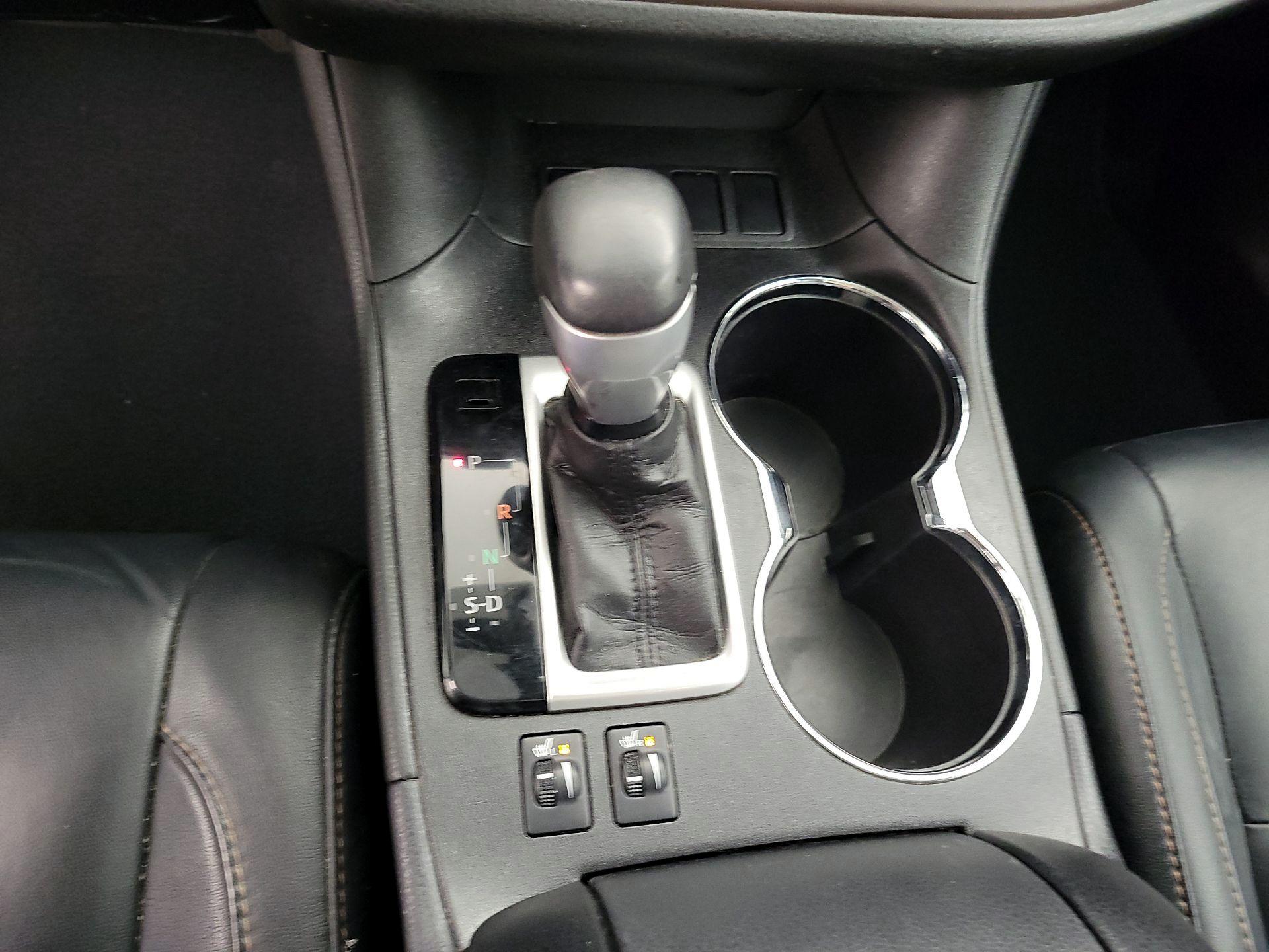 Thumbnail: 2016 Toyota Highlander - 16