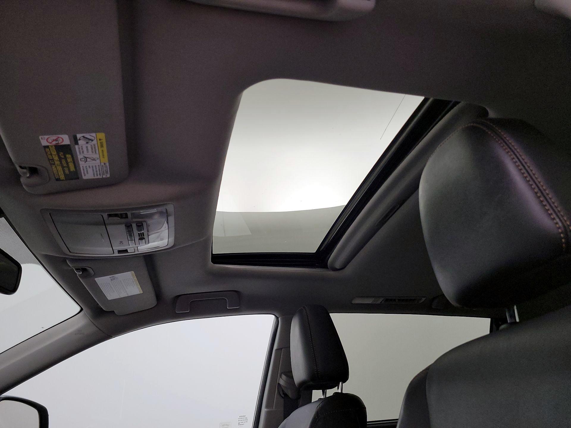 Thumbnail: 2016 Toyota Highlander - 17