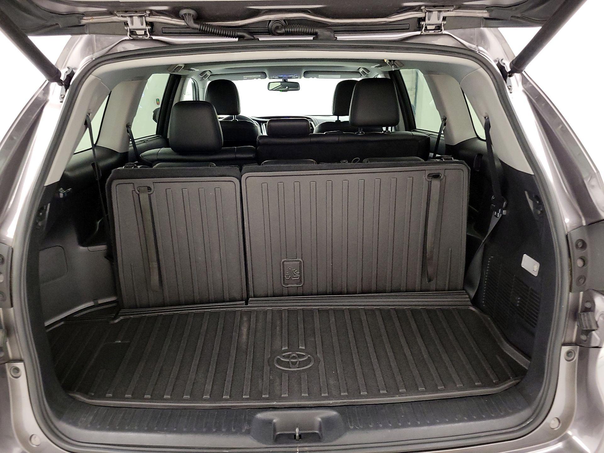 Thumbnail: 2016 Toyota Highlander - 18
